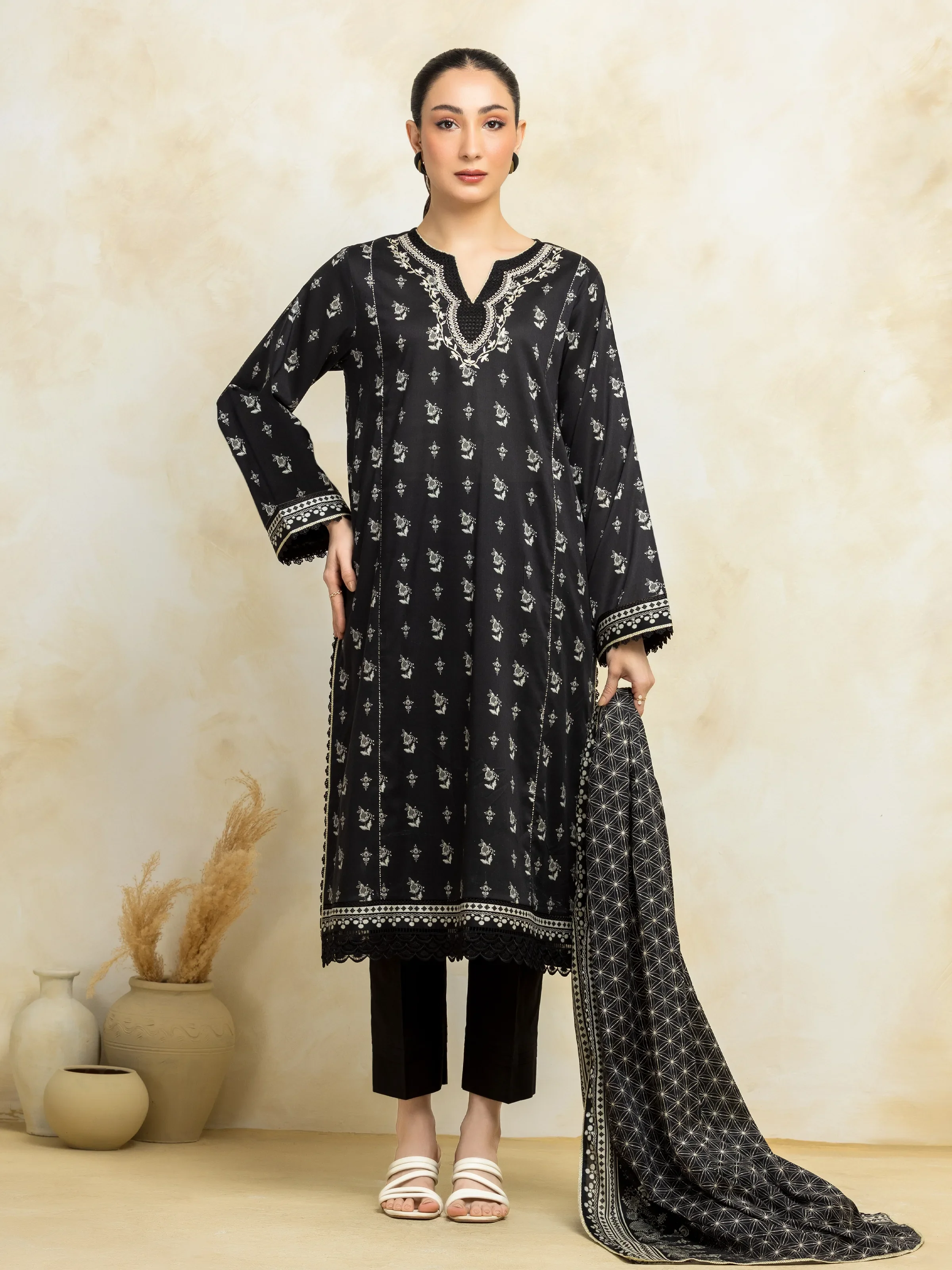 Embroidered Lawn Suit - EWU5V1-31189-3P