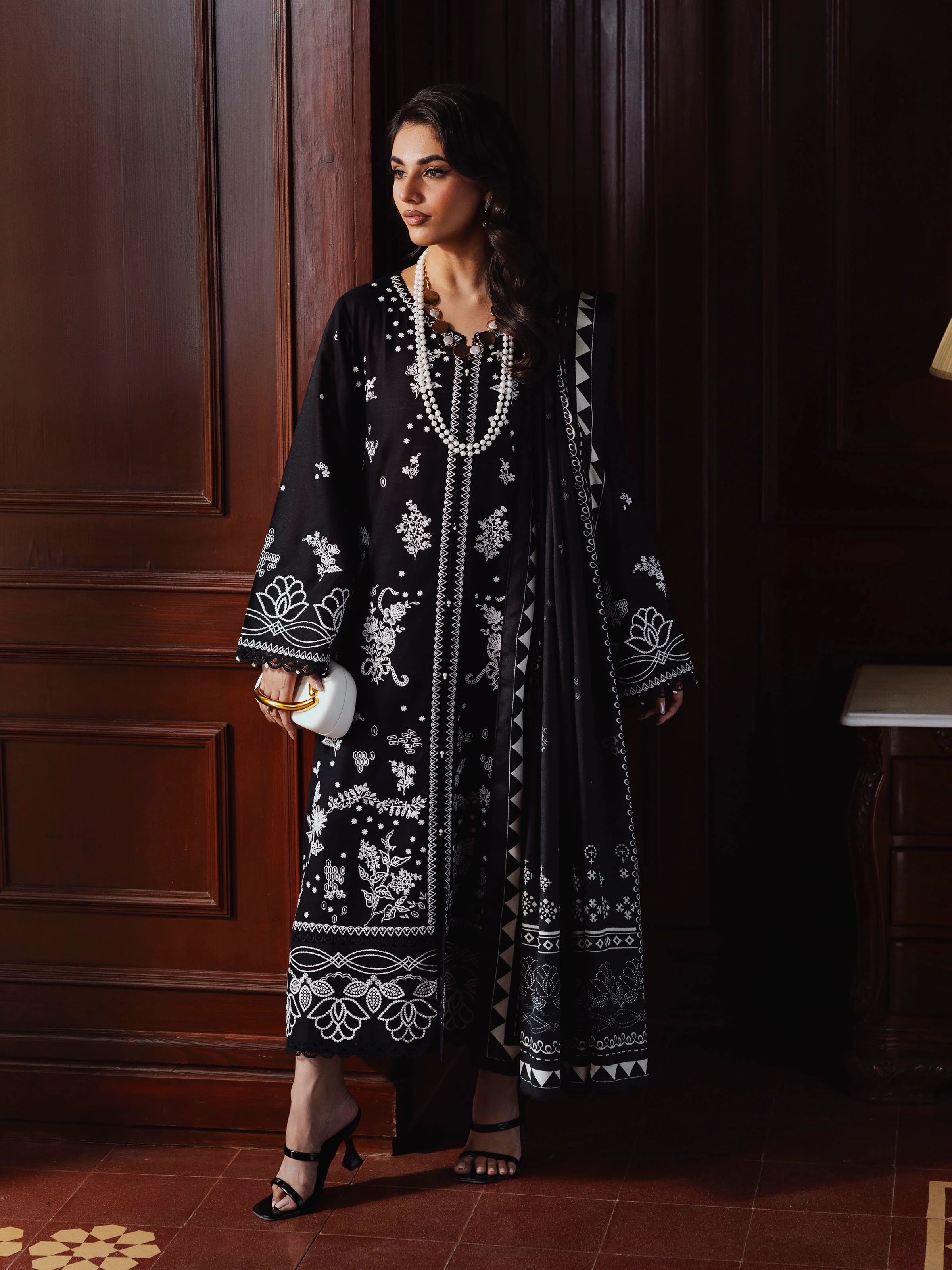 Embroidered Khaddar Suit - EWU5V11-32006-3P - Image 4