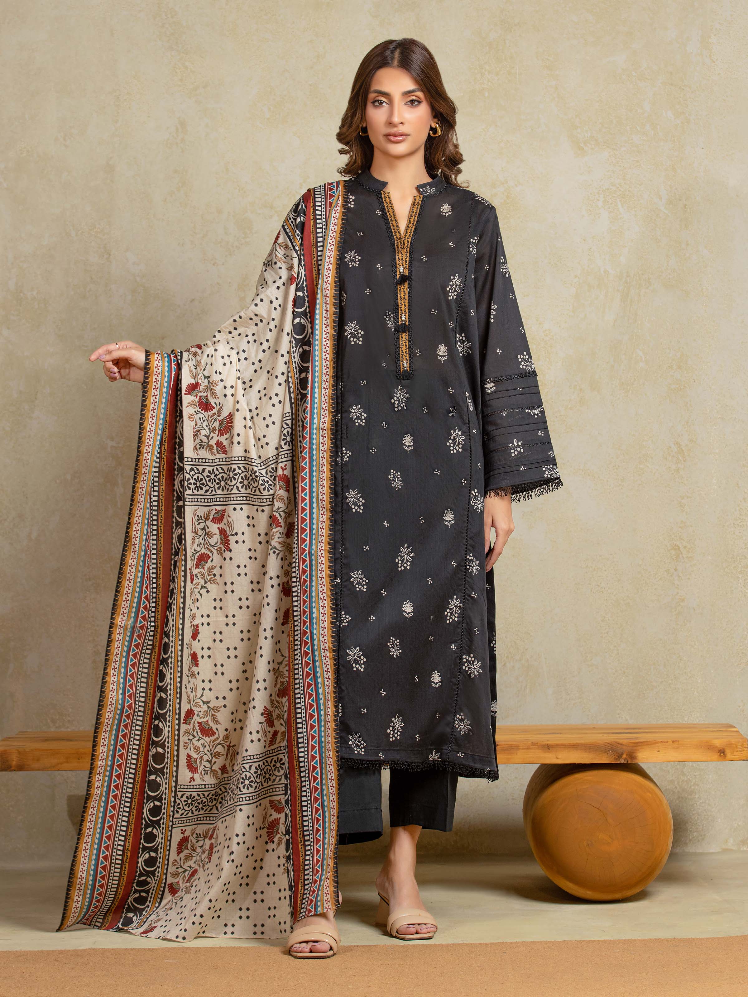Printed Khaddar Suit - EWU5A3-35925-3P