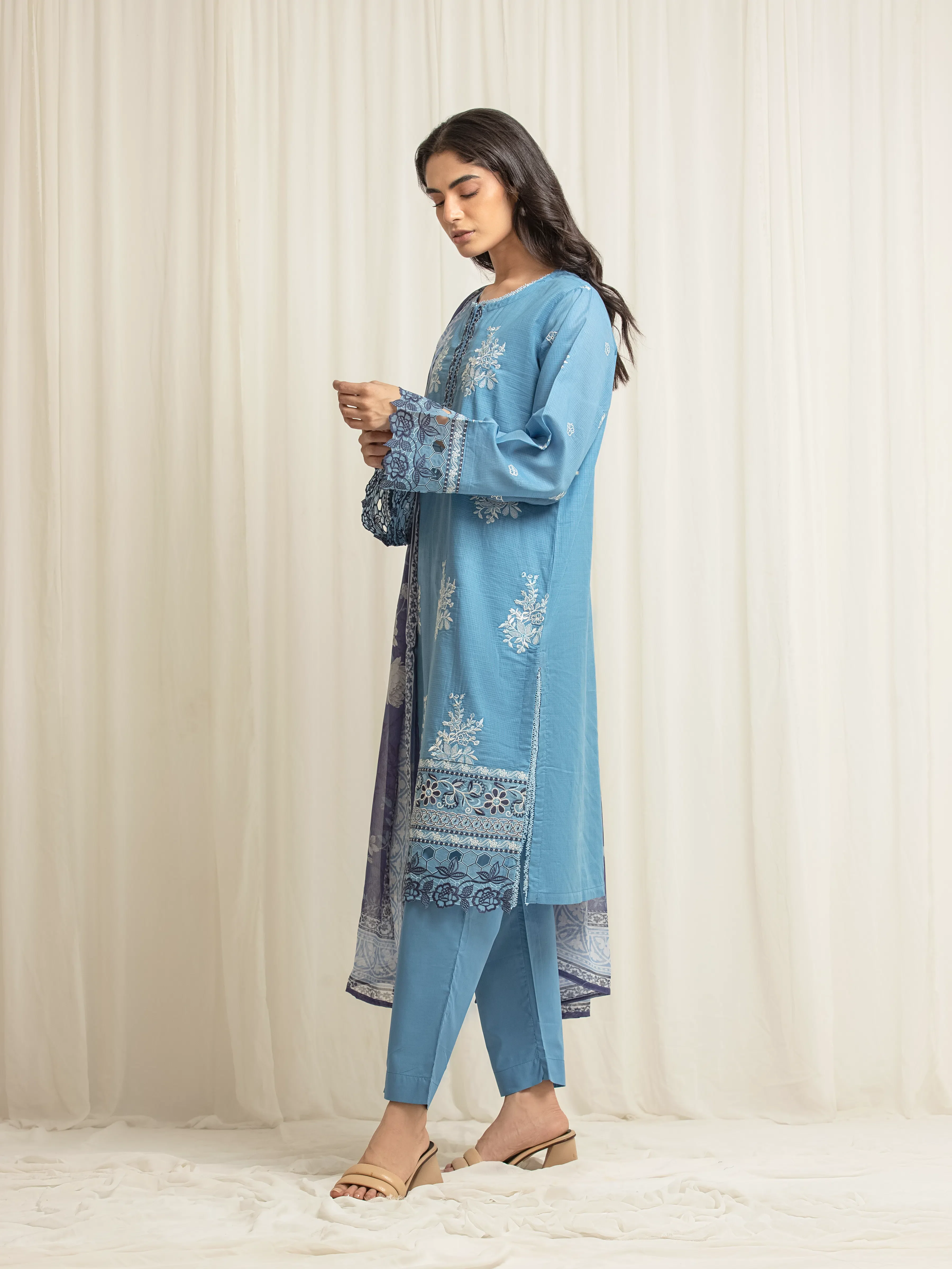 Embroidered Lawn Suit - EWU5V1-31220-3P - Image 5