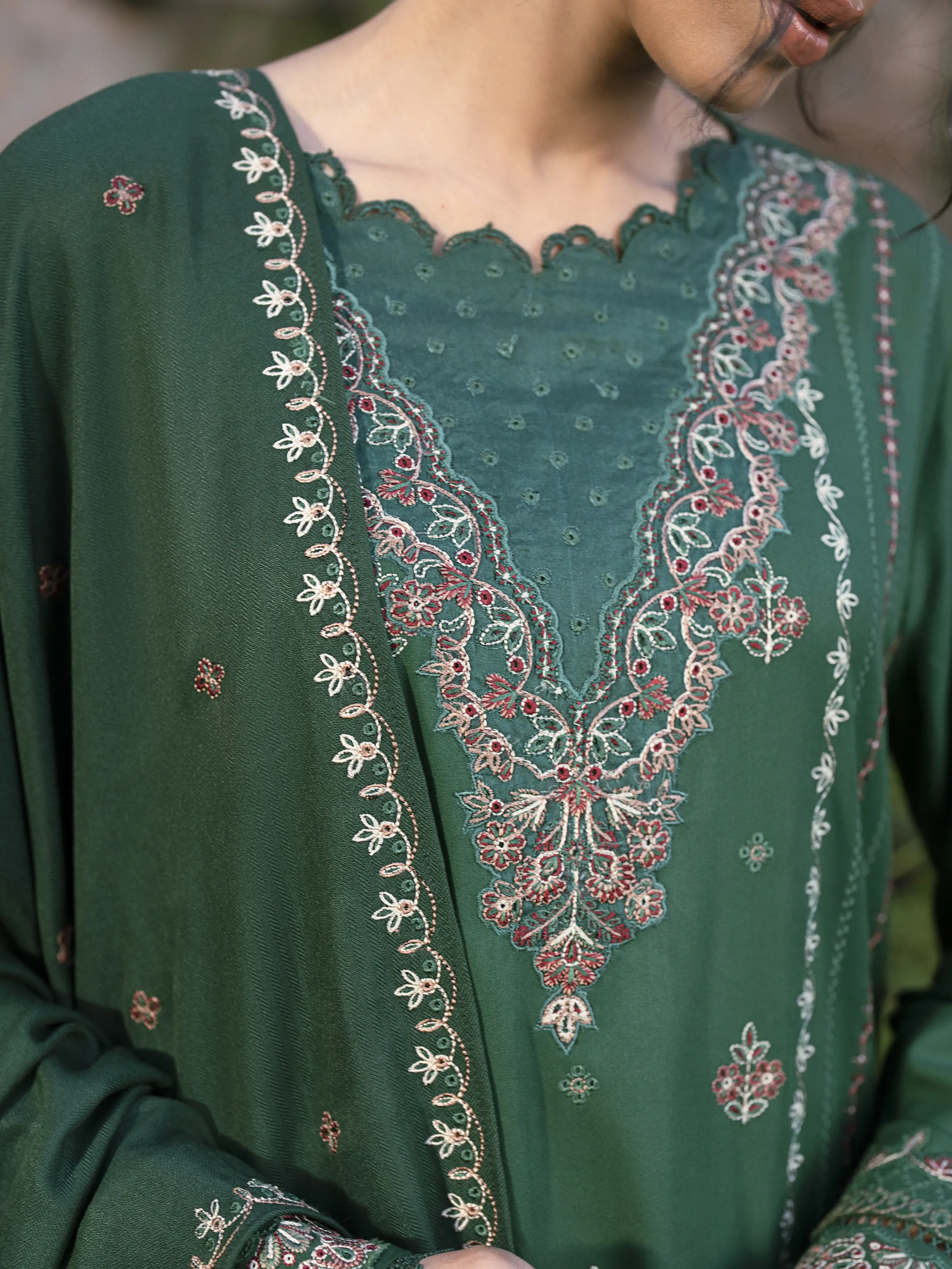 Embroidered Marina Twill Suit - EWU24V14-30206-3P - Image 8