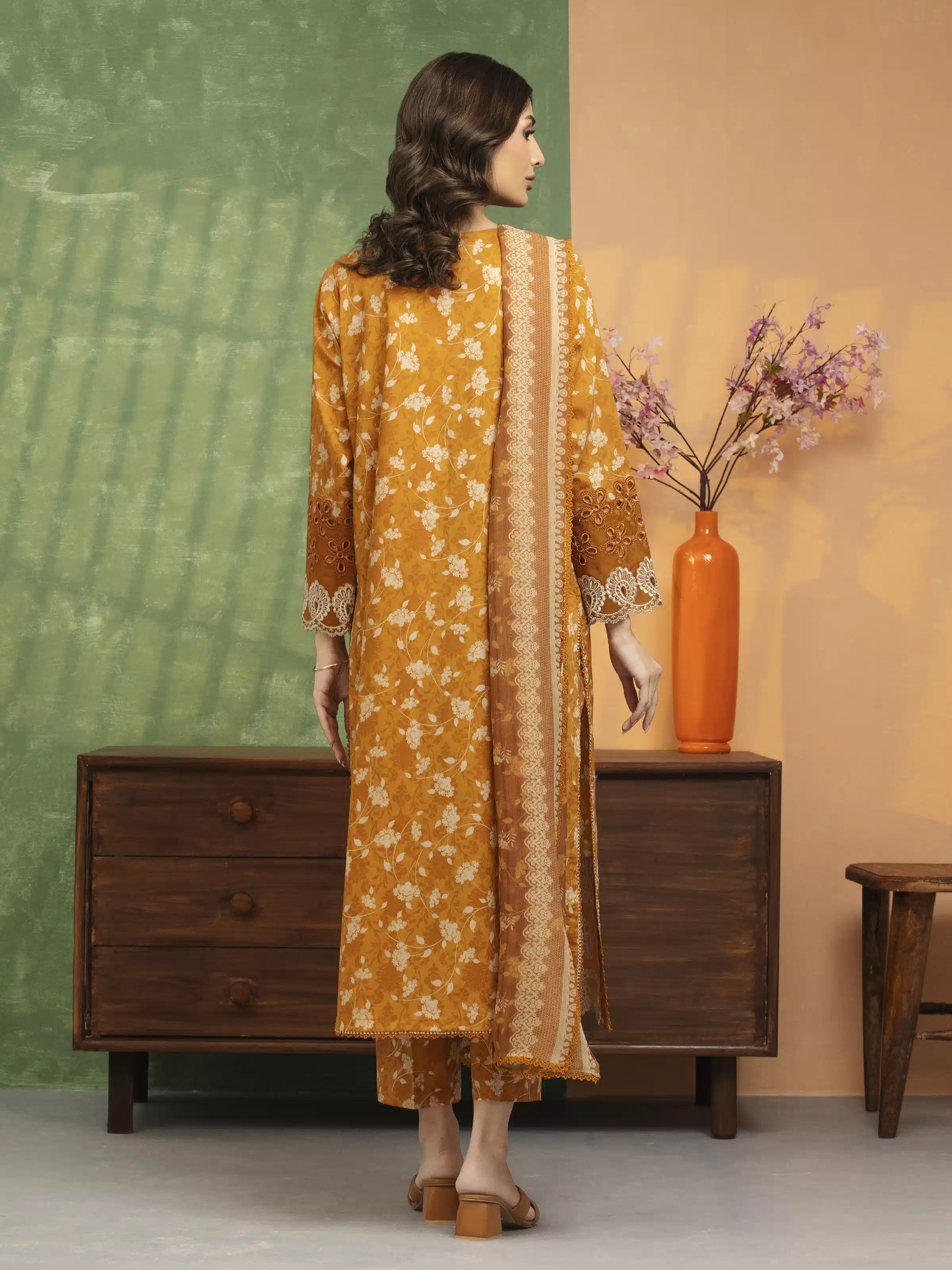 Embroidered Lawn Suit - EWU5V1-31405-3P - Image 4