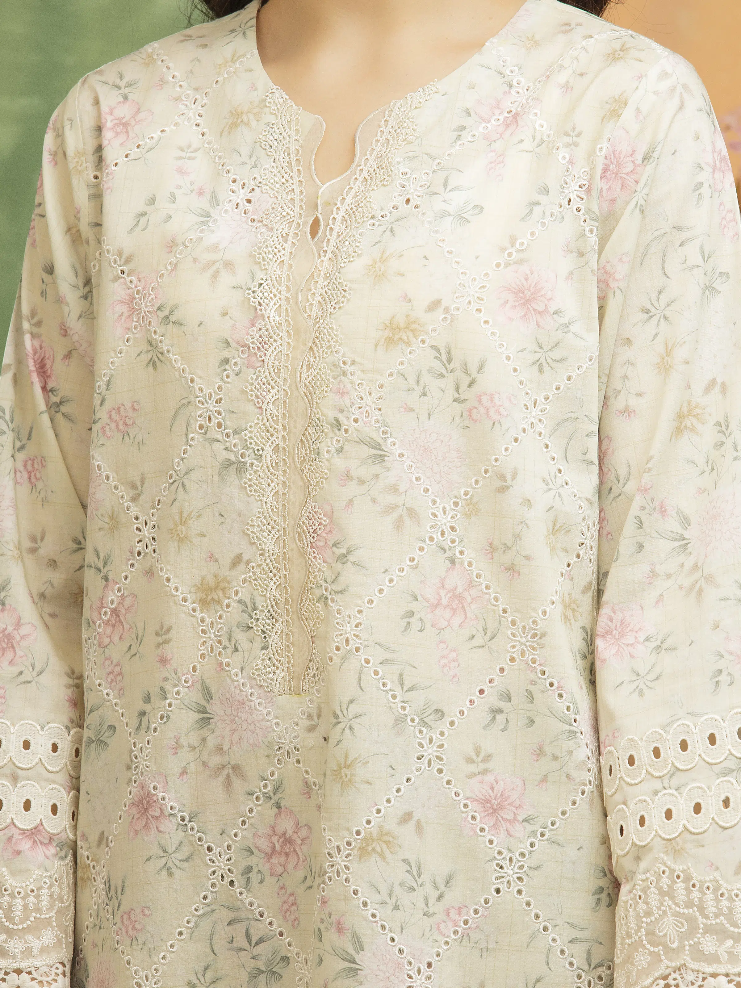 Embroidered Lawn Suit - EWU5V1-31452-3P - Image 3