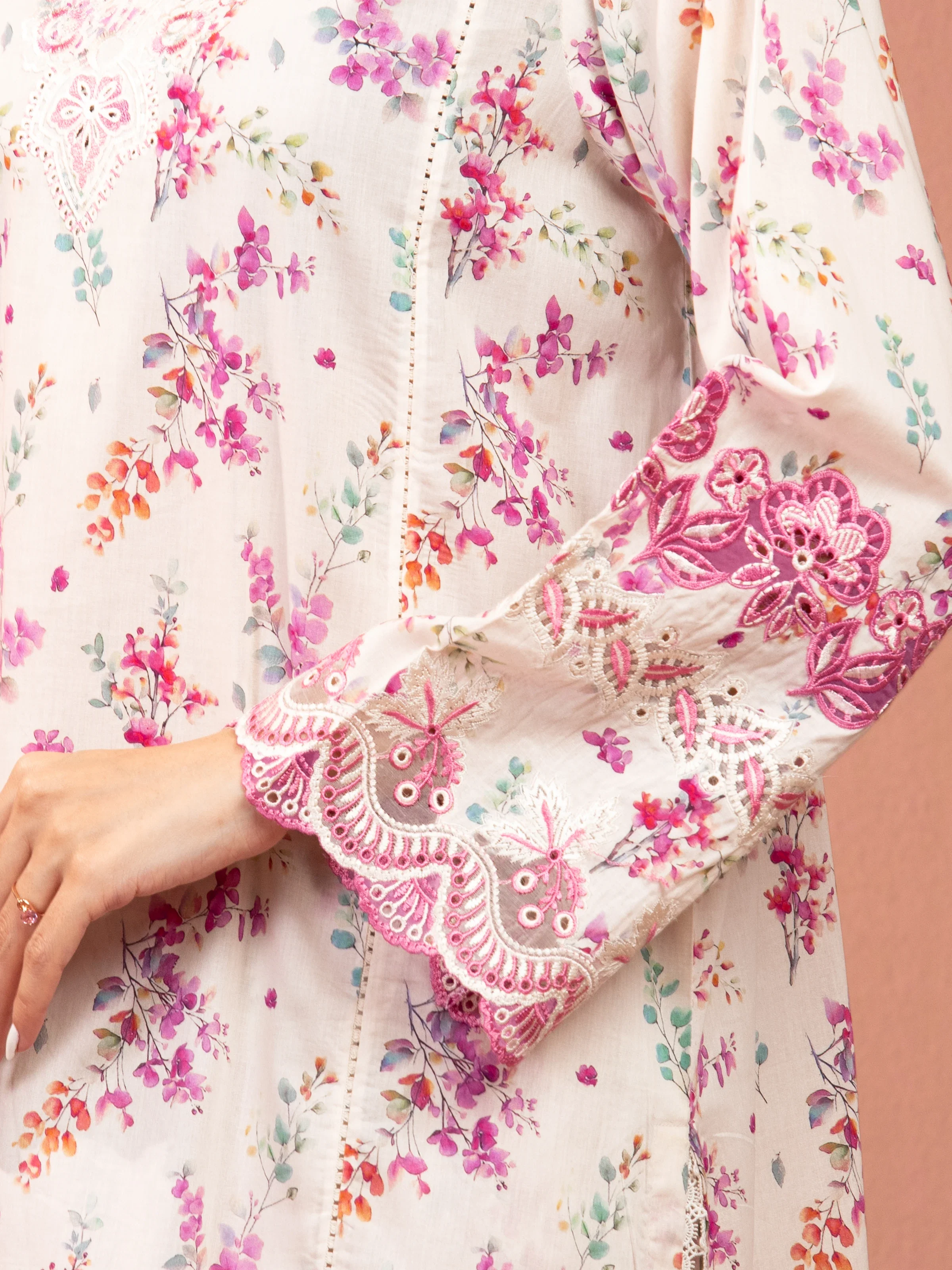 Embroidered Lawn Suit - EWU5V1-31457-3P - Image 4