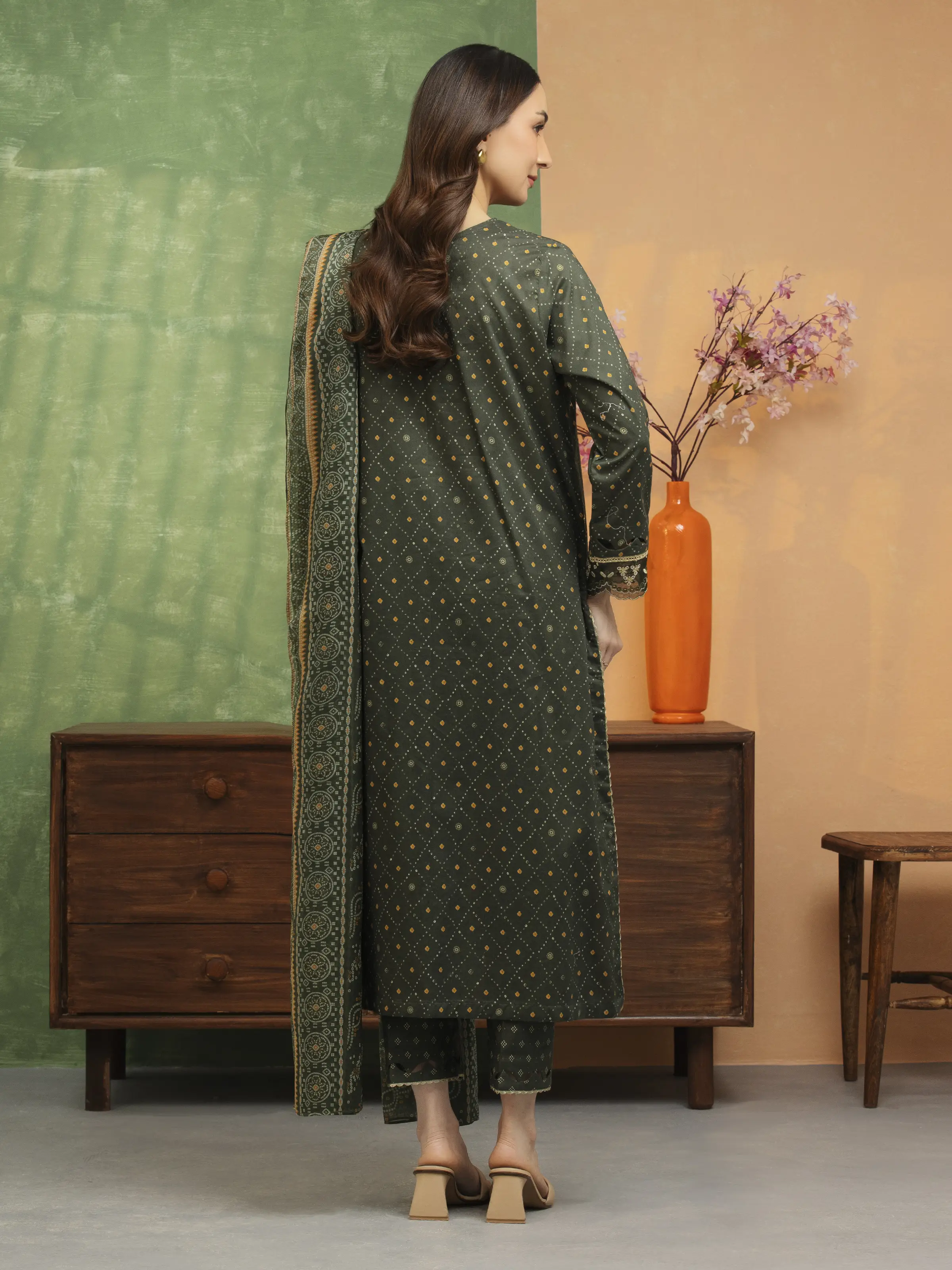 Embroidered Lawn Suit - EWU5V1-31423-3P - Image 2