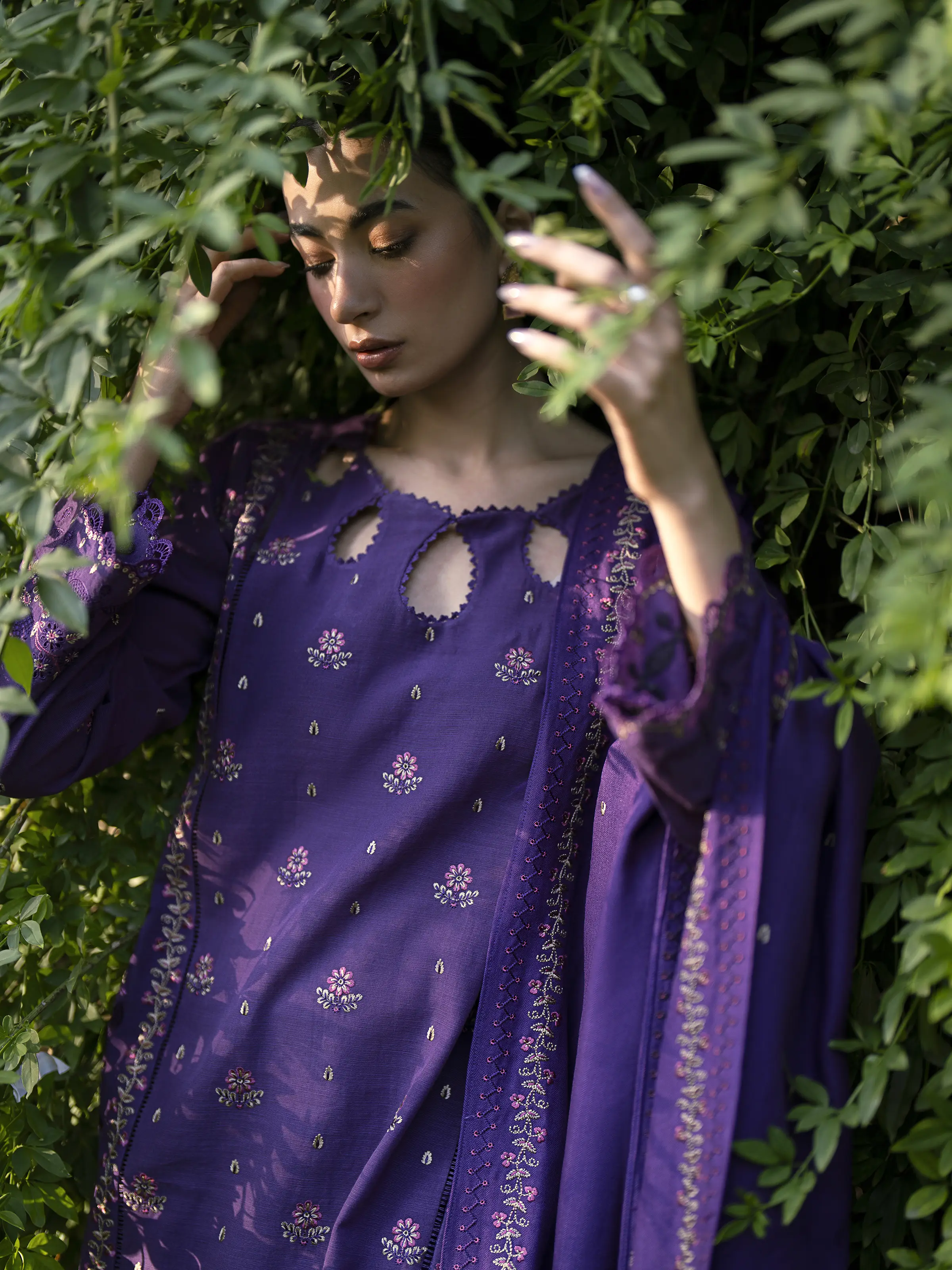 Embroidered Marina Twill Shirt Dupatta - EWU24V14-30351SD - Image 6