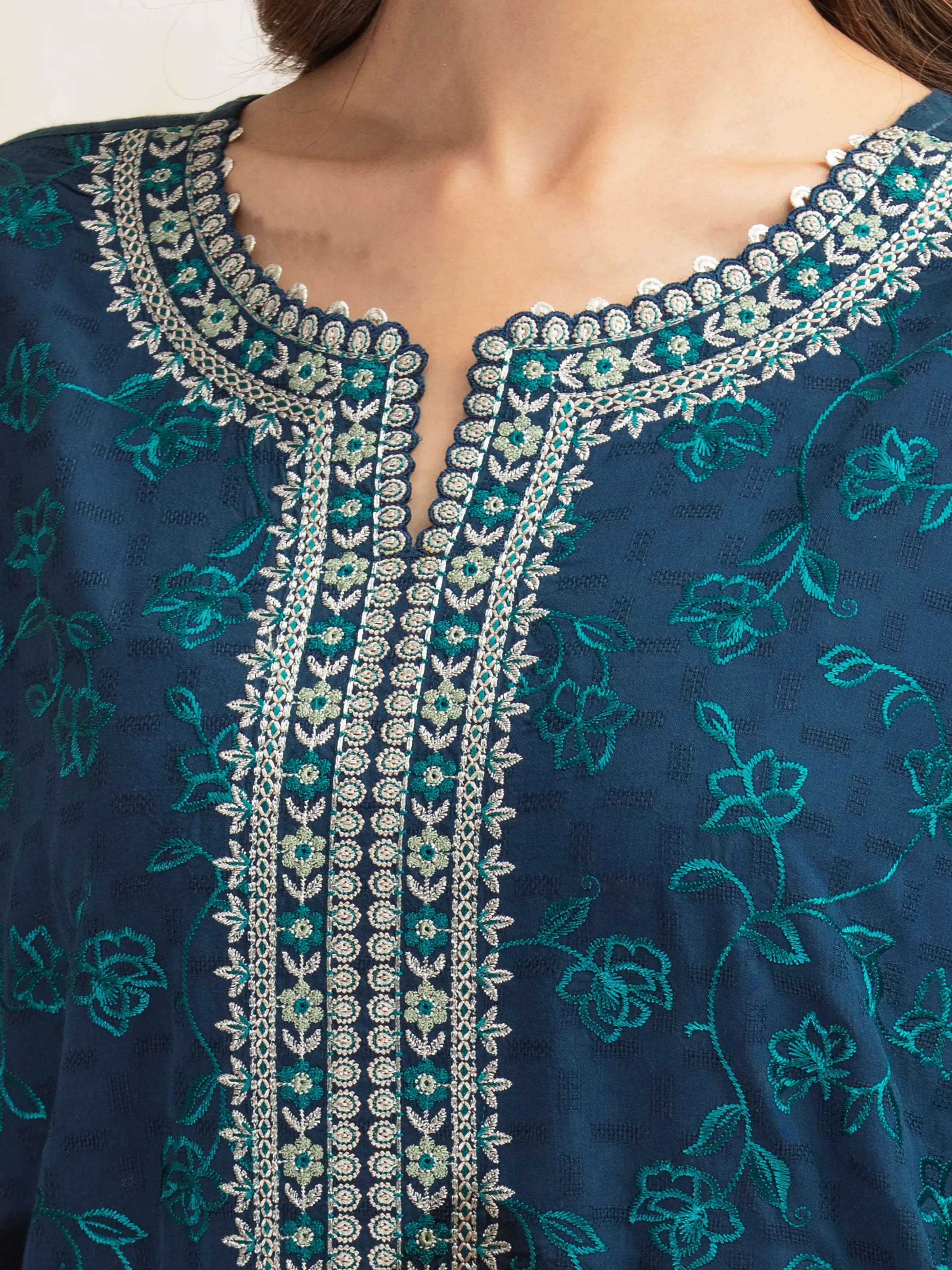 Embroidered Lawn Suit - EWU5V1-31226-3P - Image 4