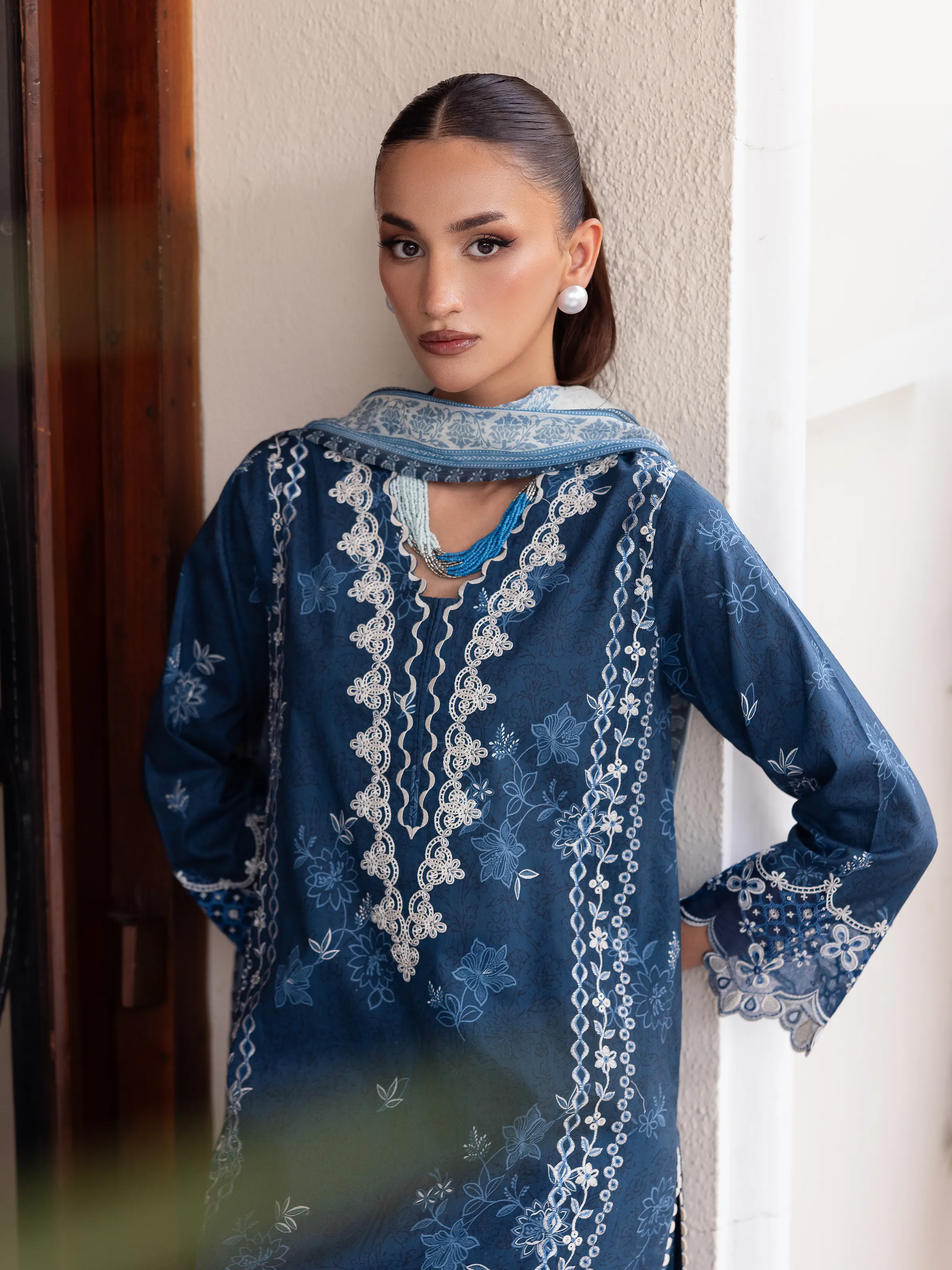Embroidered Lawn Suit - EWU5V1-31401-3P - Image 3