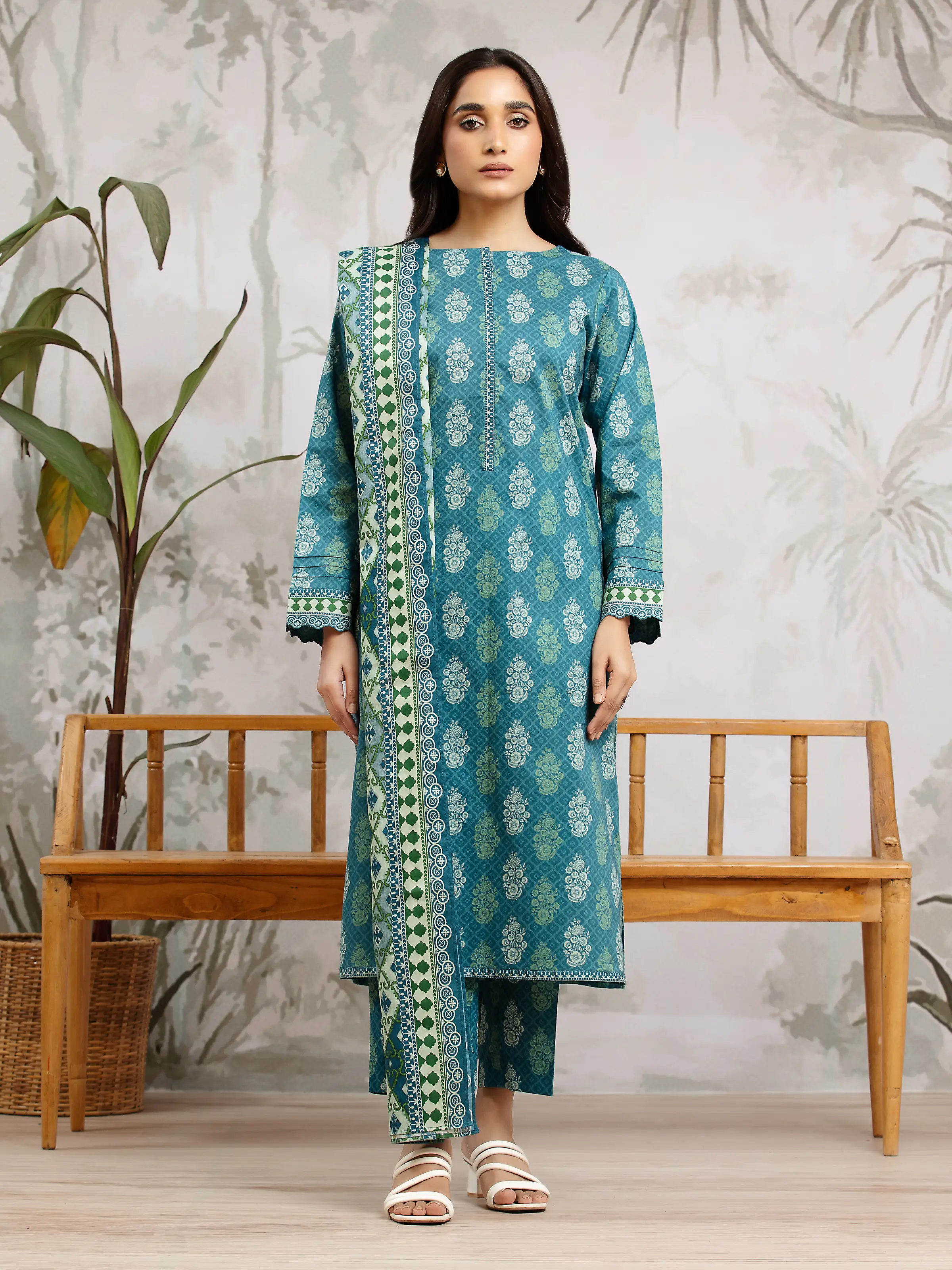 Printed Khaddar Suit - EWU24A3-29618-3P