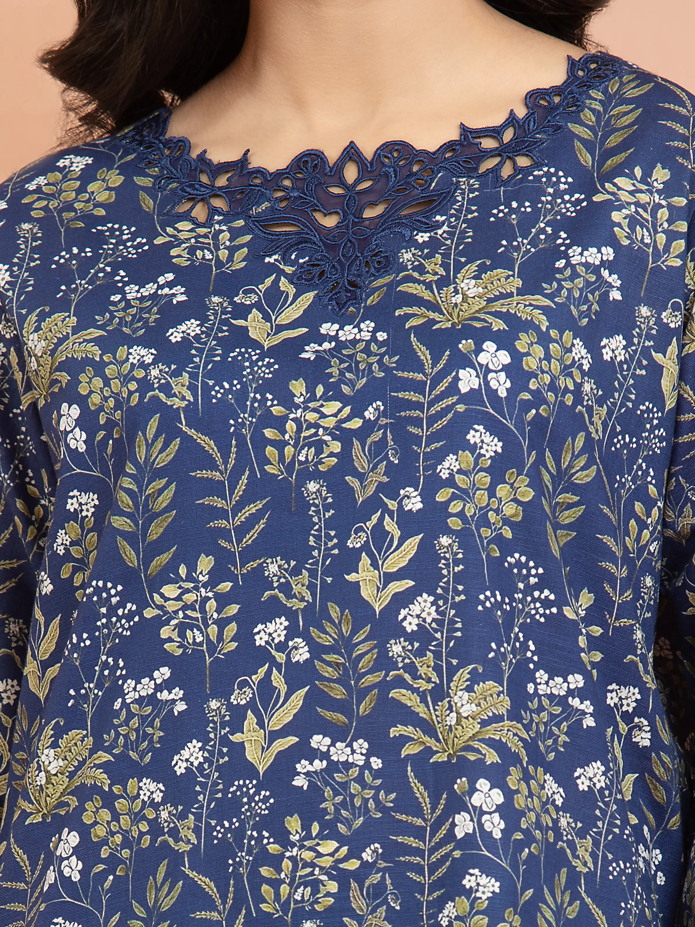Embroidered Khaddar Suit - EWU24V11-30197-3P - Image 4