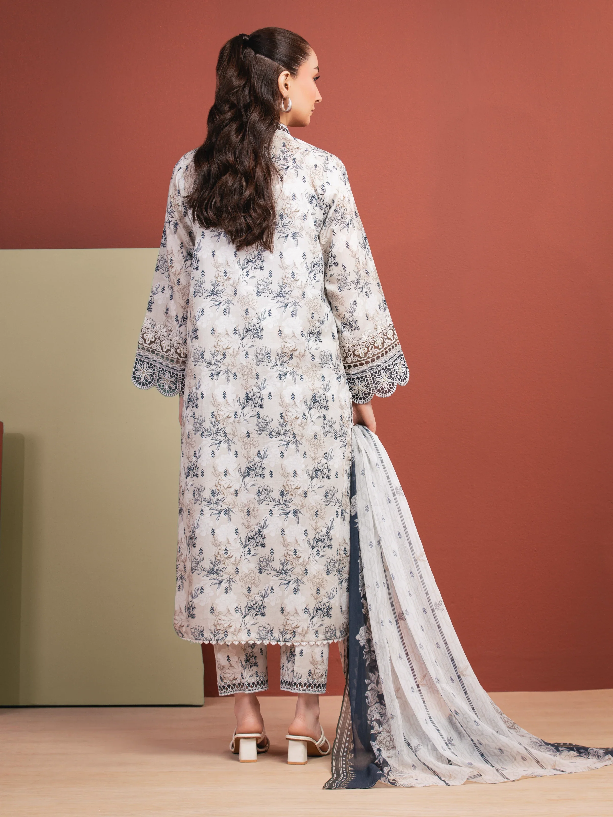 Embroidered Lawn Suit - EWU5V1-31484-3P - Image 5