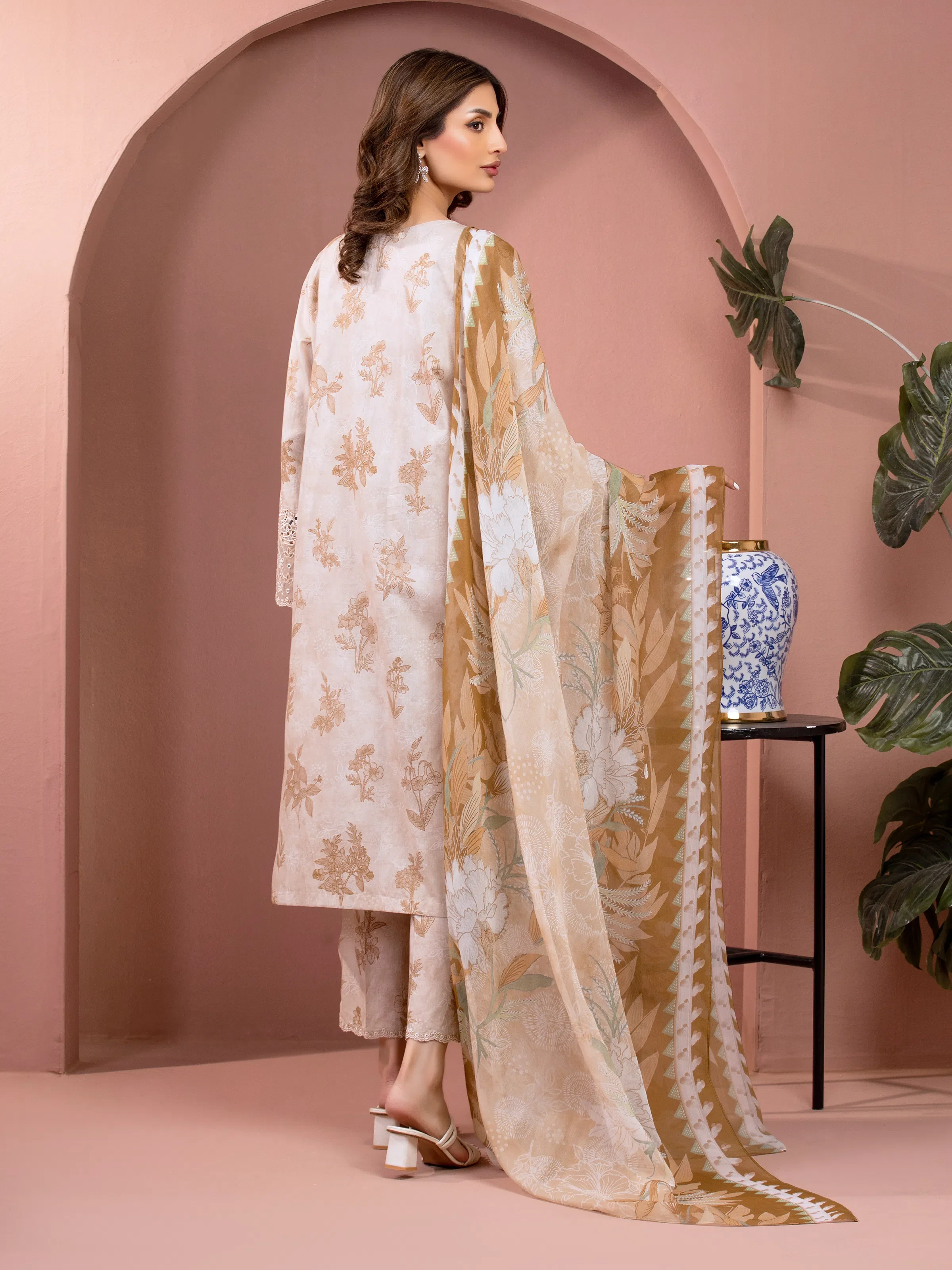 Embroidered Lawn Suit - EWU5V1-31485-3P - Image 6
