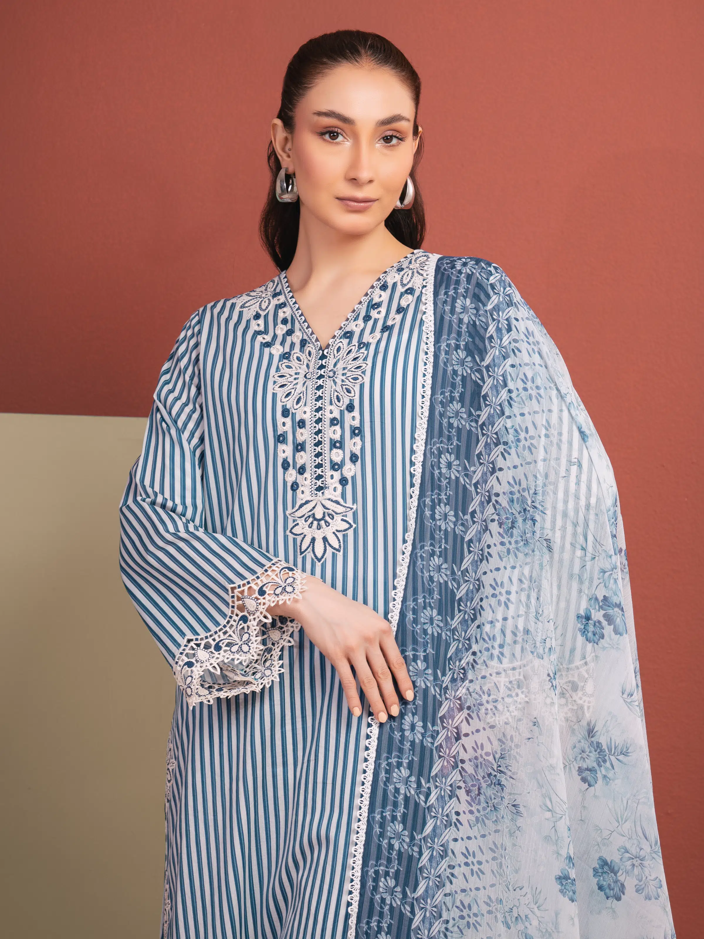 Embroidered Lawn Suit - EWU5V1-31497-3P - Image 2