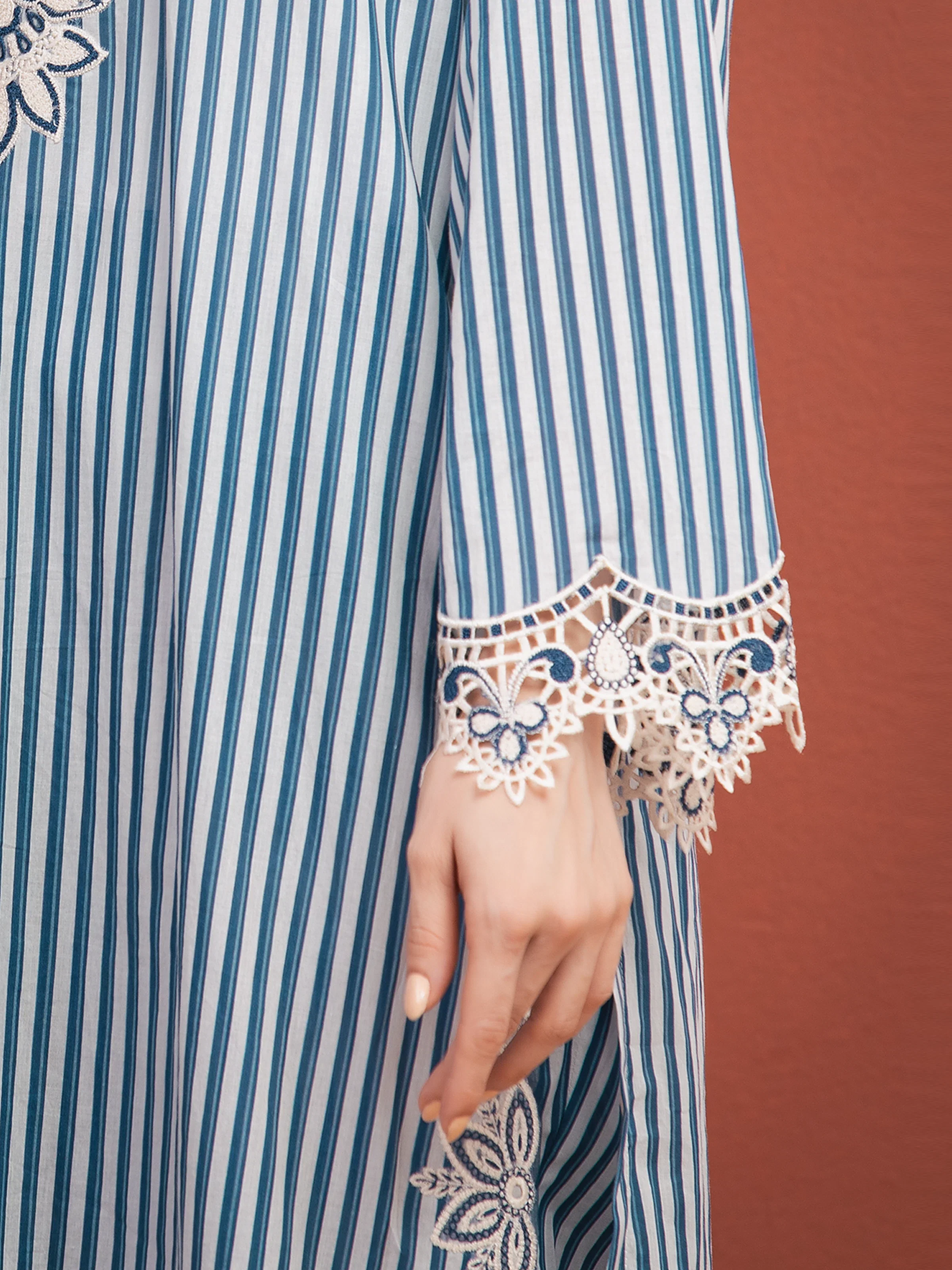 Embroidered Lawn Suit - EWU5V1-31497-3P - Image 4