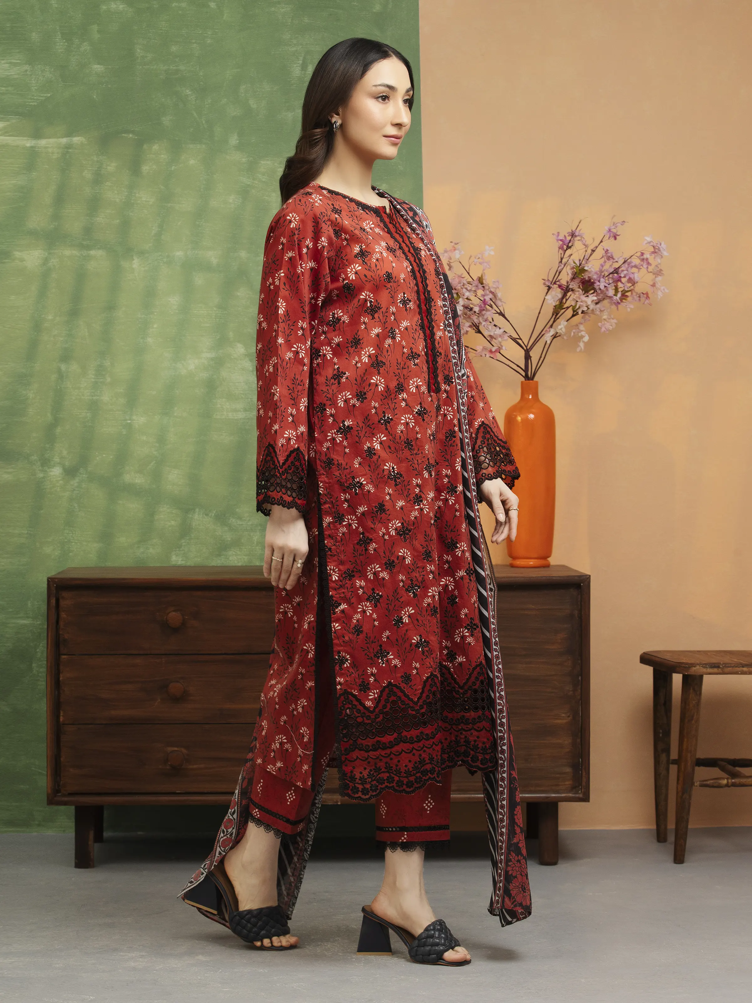 Embroidered Lawn Suit - EWU5V1-31402-3P - Image 2