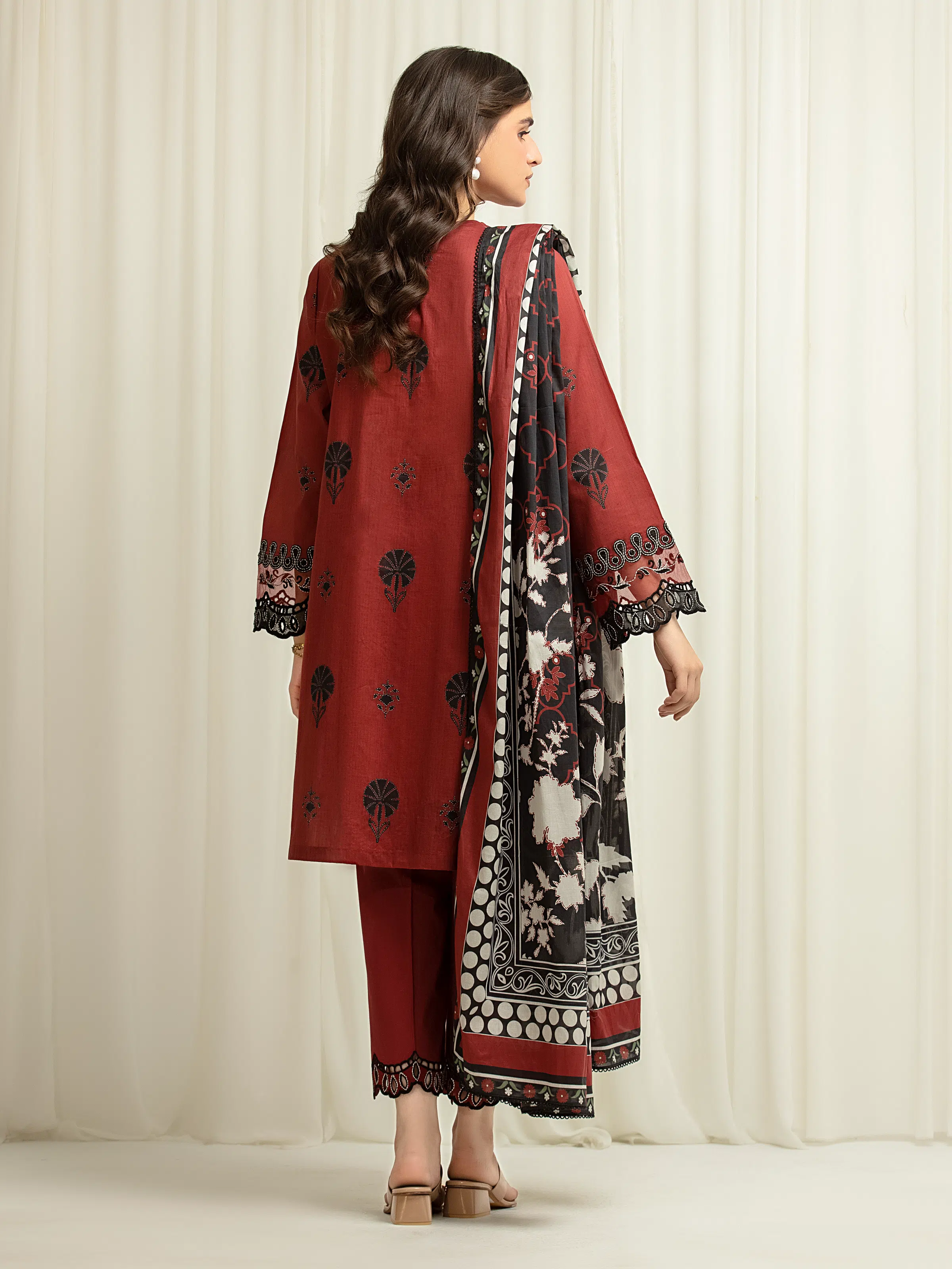 Embroidered Lawn Suit - EWU6V1-33001-3P - Image 6
