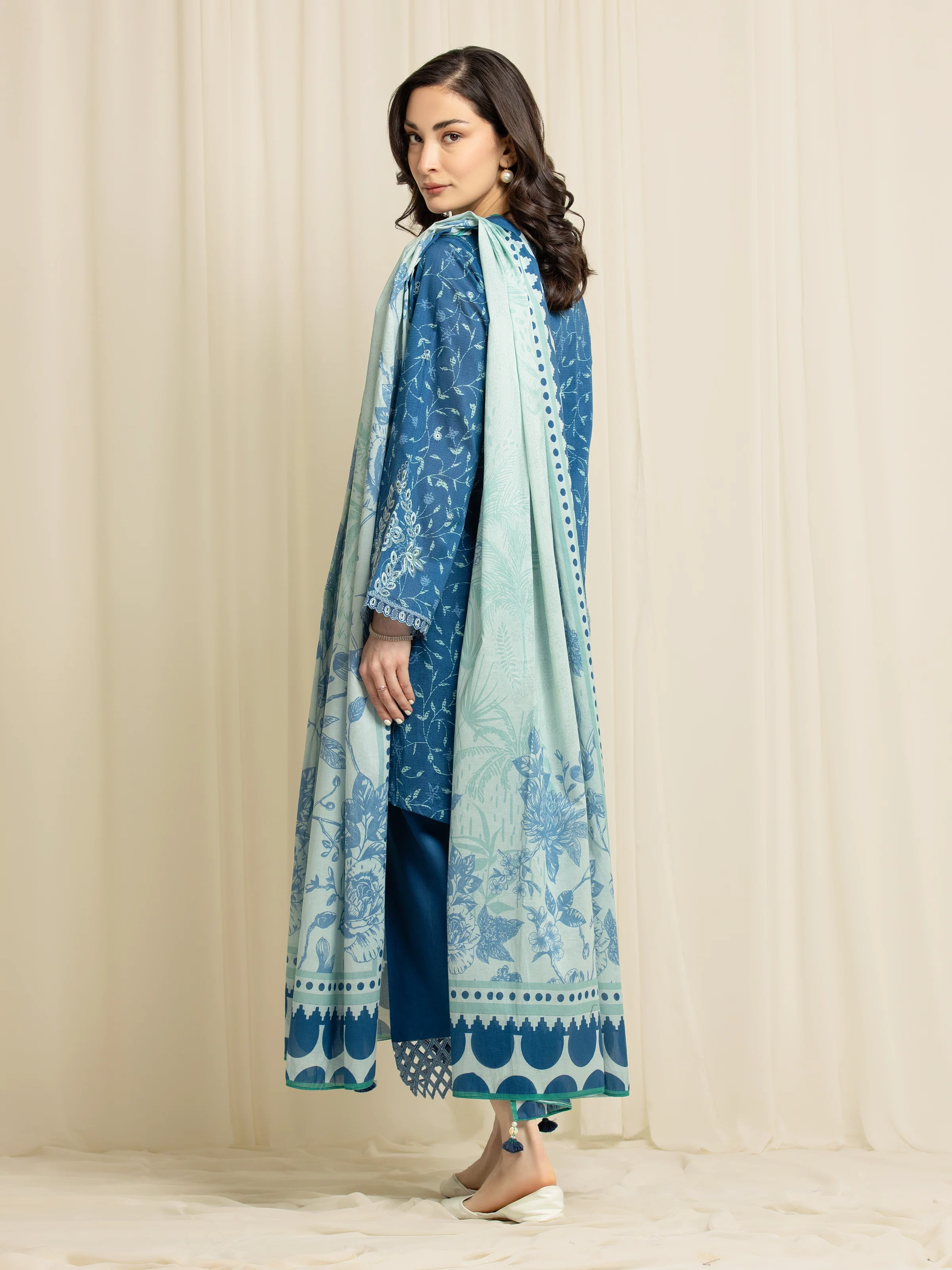 Embroidered Lawn Suit - EWU6V1-33004-3P - Image 5