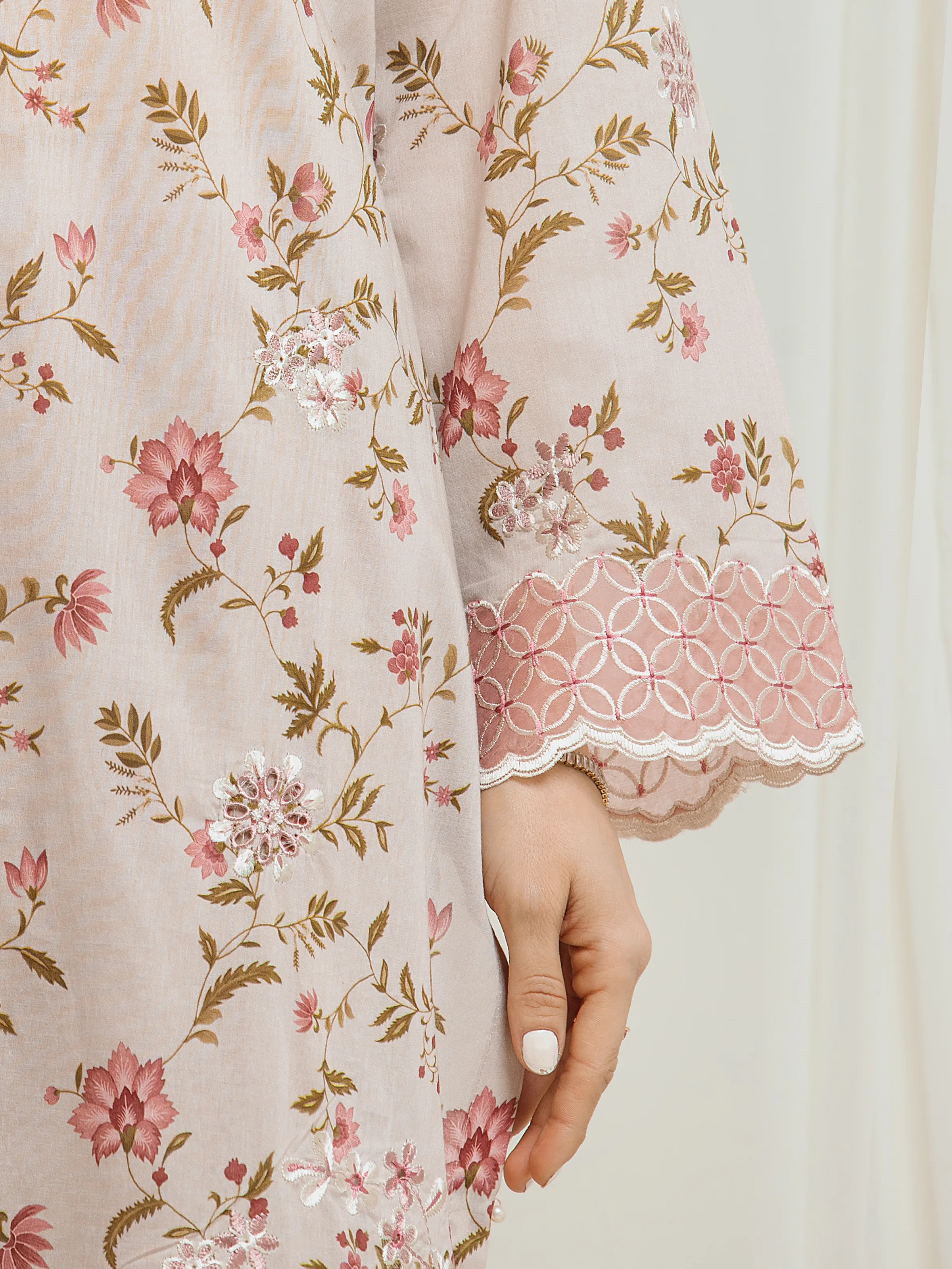 Embroidered Lawn Suit - EWU6V1-33009-3P - Image 4