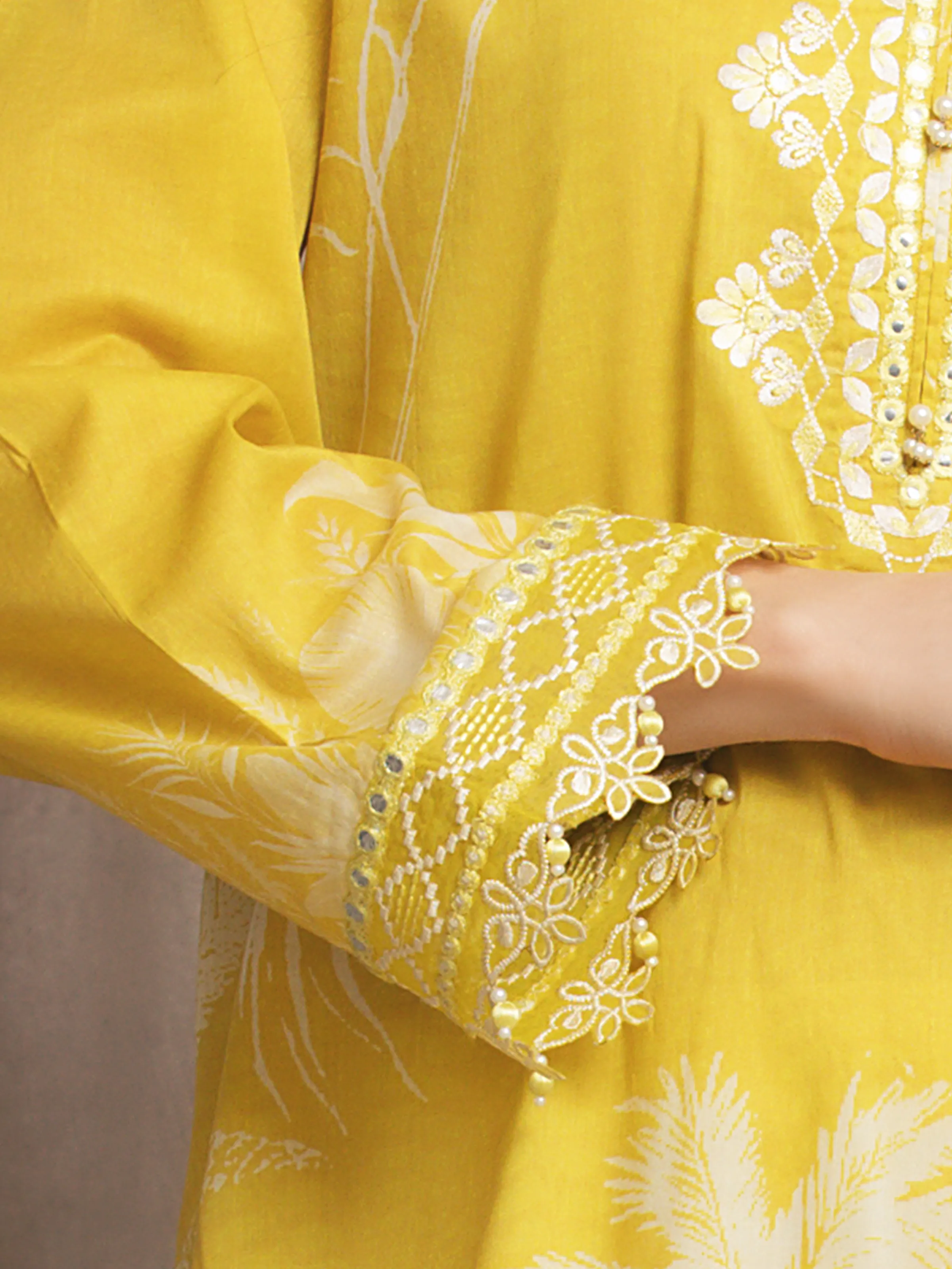 Embroidered Lawn Suit - EWU6V1-33011-3P - Image 4