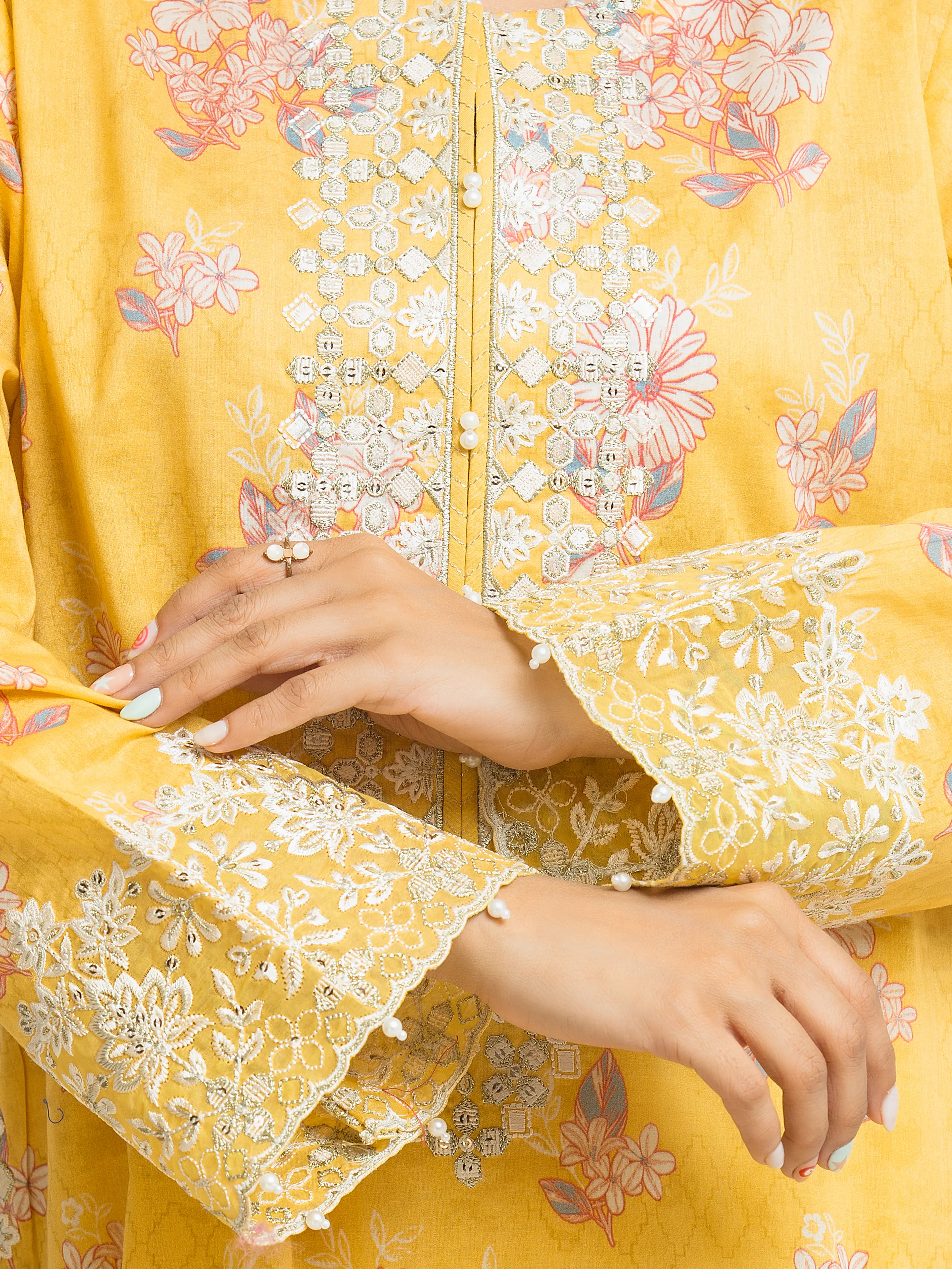 Embroidered Lawn Suit - EWU6V1-33019-3P - Image 4