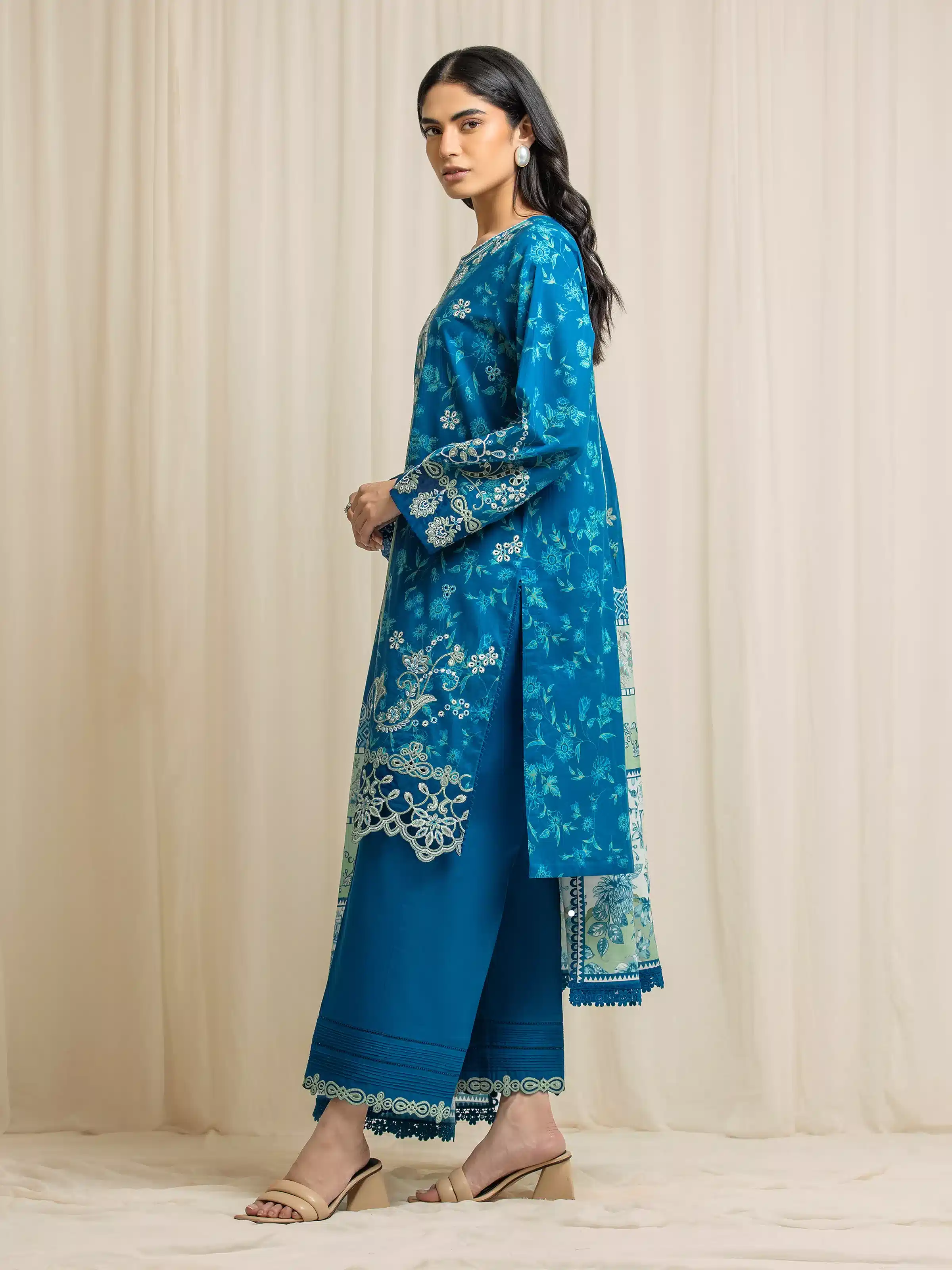 Embroidered Lawn Suit - EWU6V1-33020-3P - Image 5