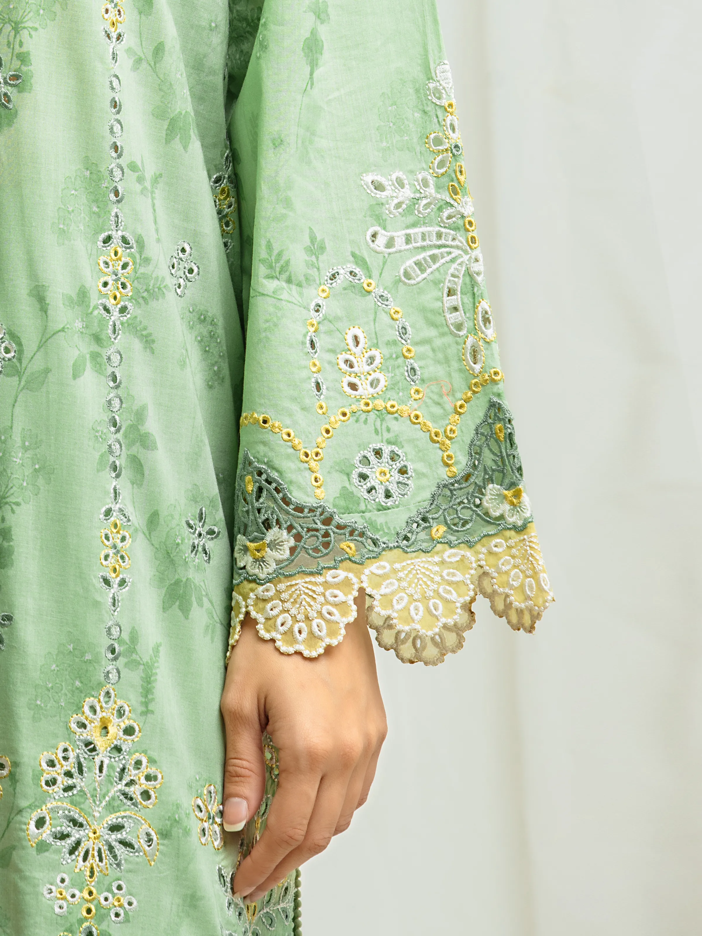 Embroidered Lawn Suit - EWU6V1-33021-3P - Image 4