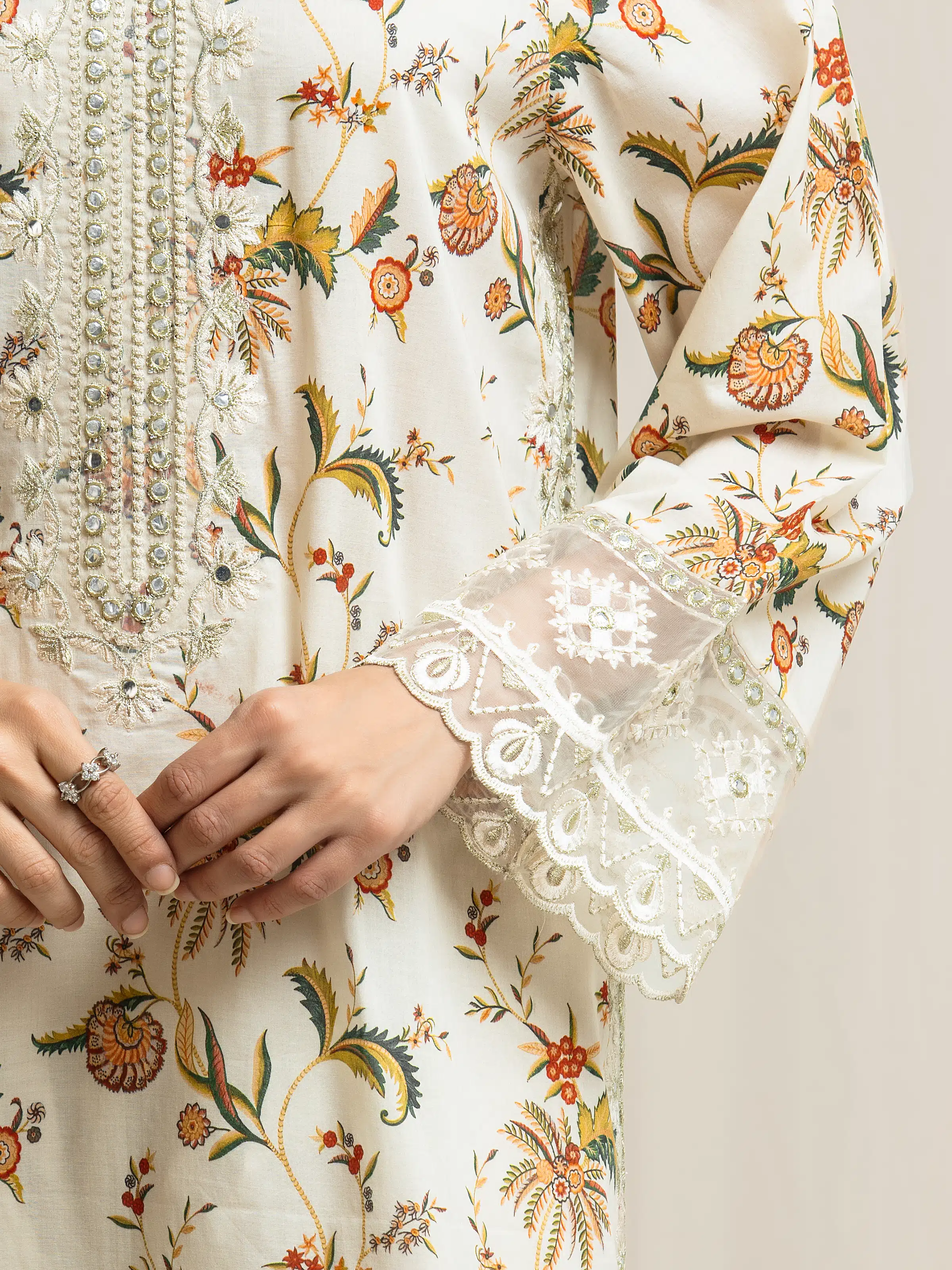 Embroidered Lawn Suit - EWU6V1-33022-3P - Image 4