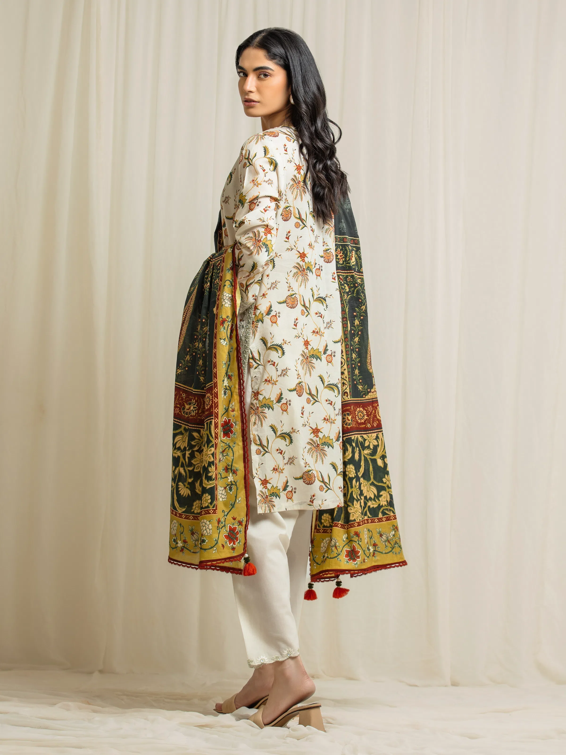 Embroidered Lawn Suit - EWU6V1-33022-3P - Image 6