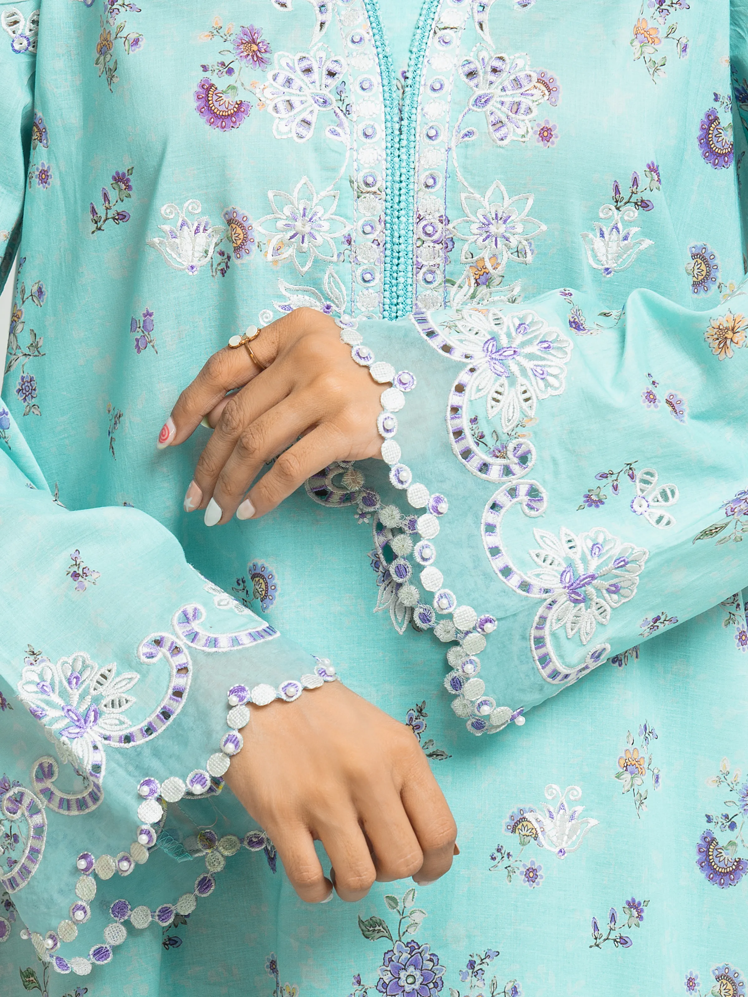 Embroidered Lawn Suit - EWU6V1-33023-3P - Image 4