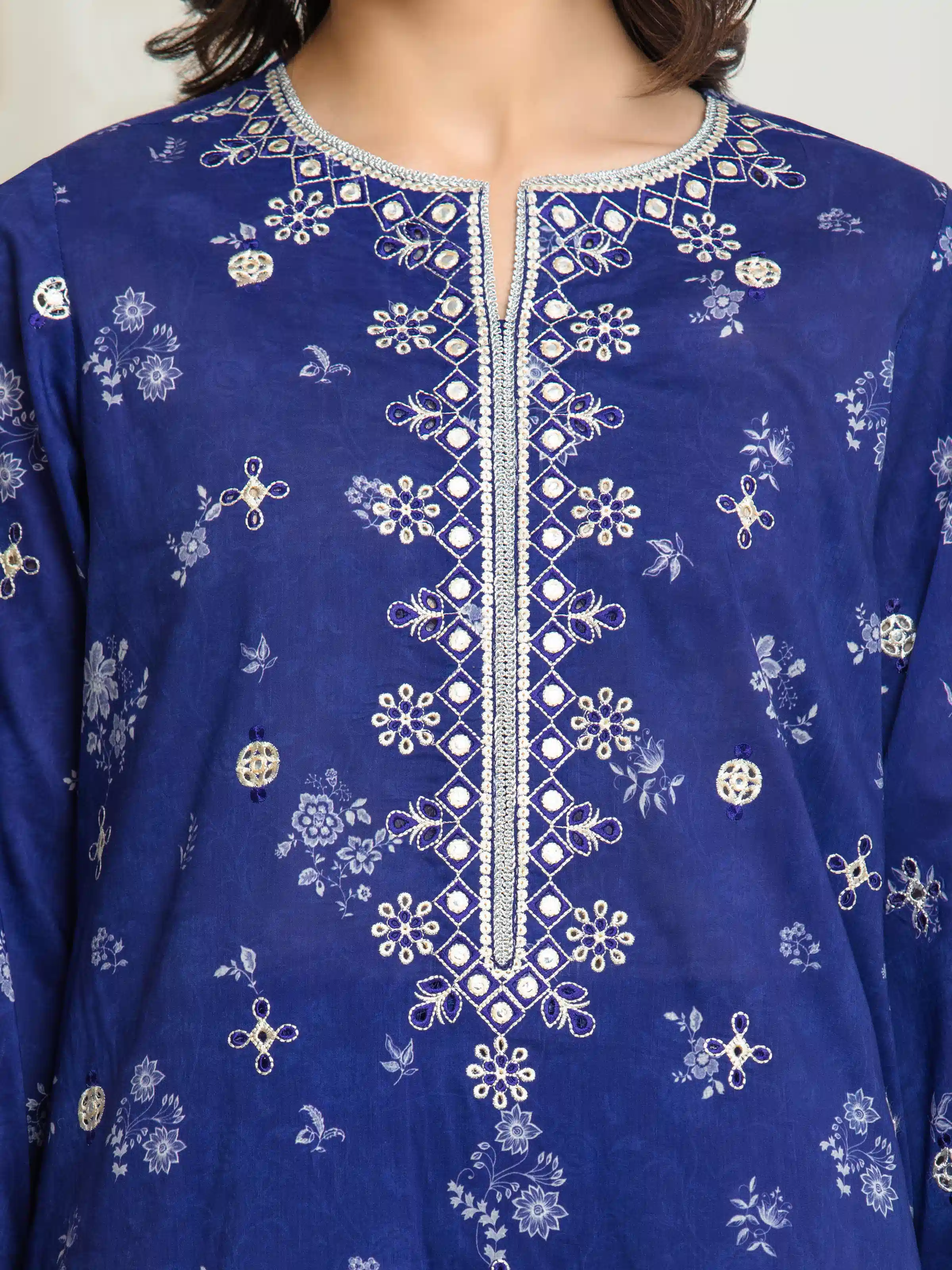 Embroidered Lawn Suit - EWU6V1-33024-3P - Image 3