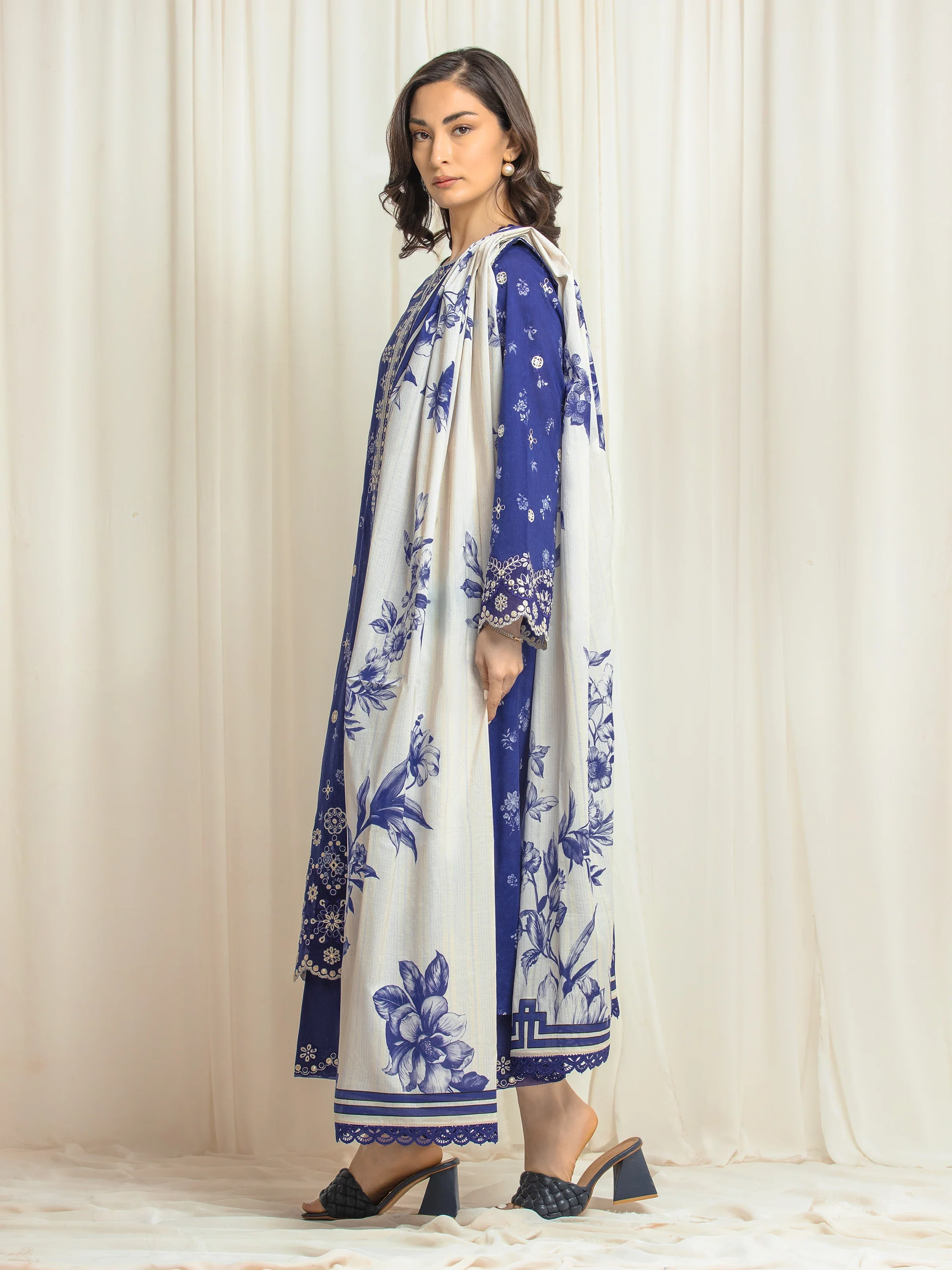 Embroidered Lawn Suit - EWU6V1-33024-3P - Image 5