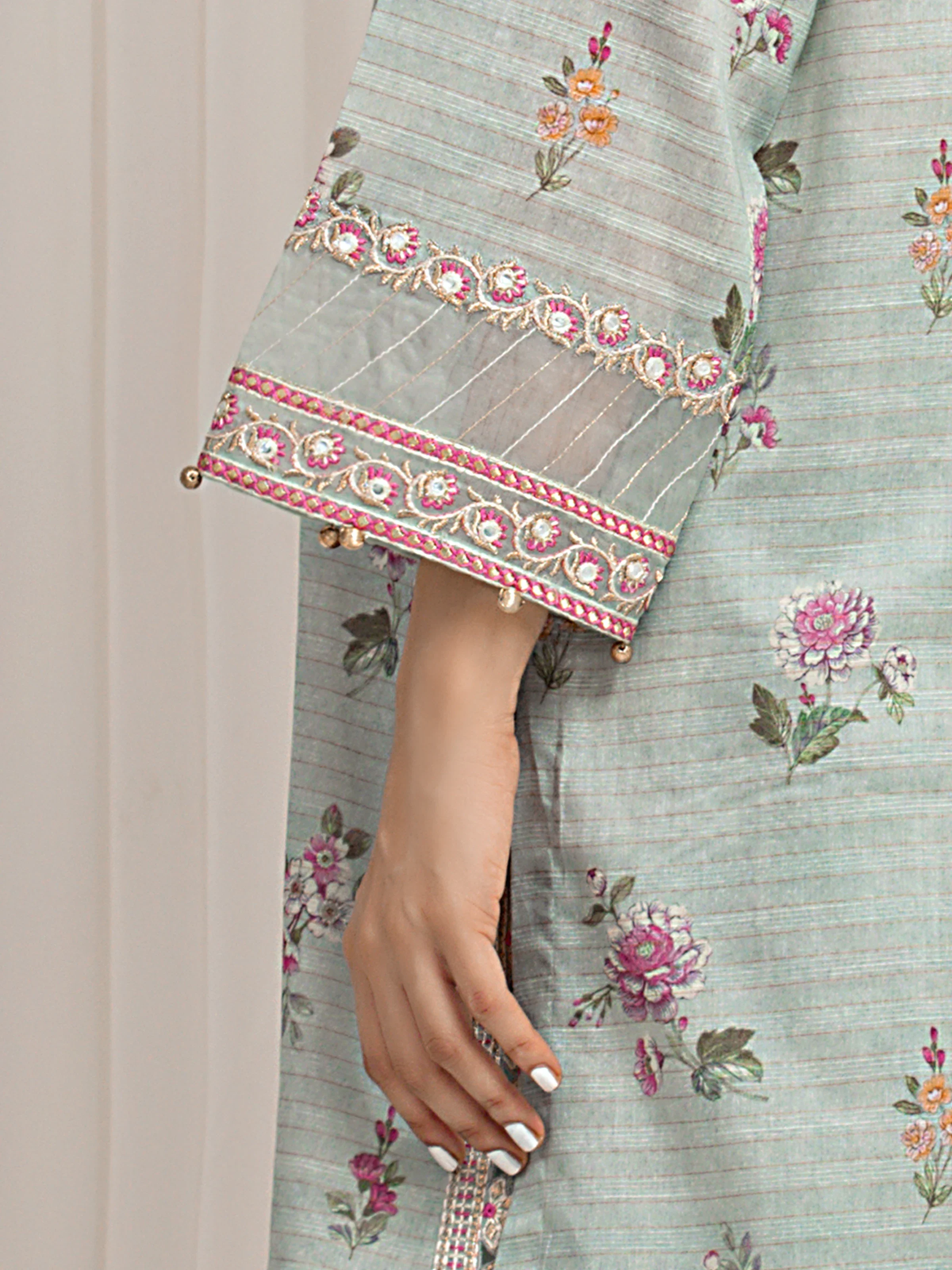 Embroidered Zari Lawn Suit - EWU6V23-33413-3P - Image 3