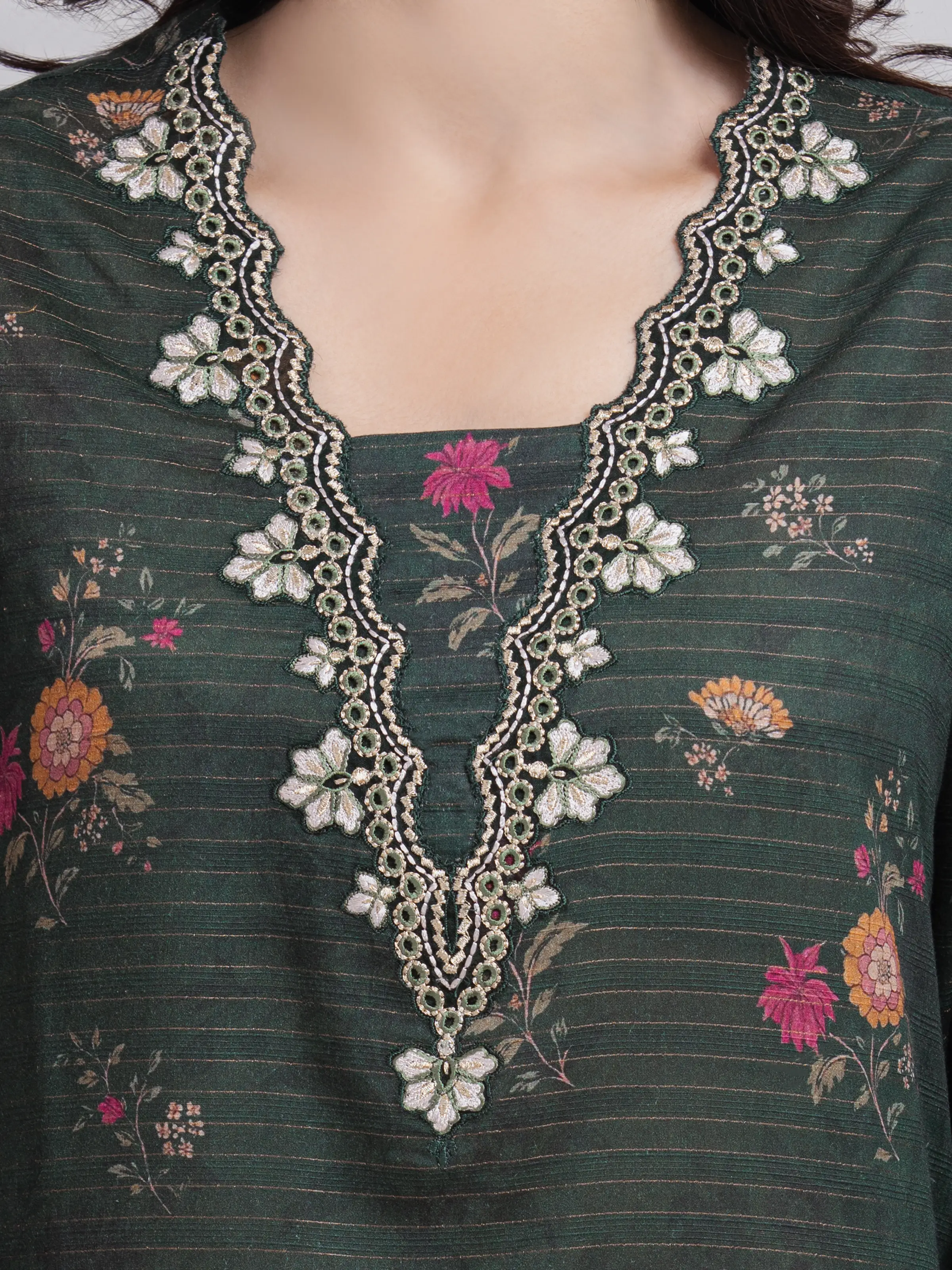 Embroidered Zari Lawn Suit - EWU6V23-33403-3P - Image 4