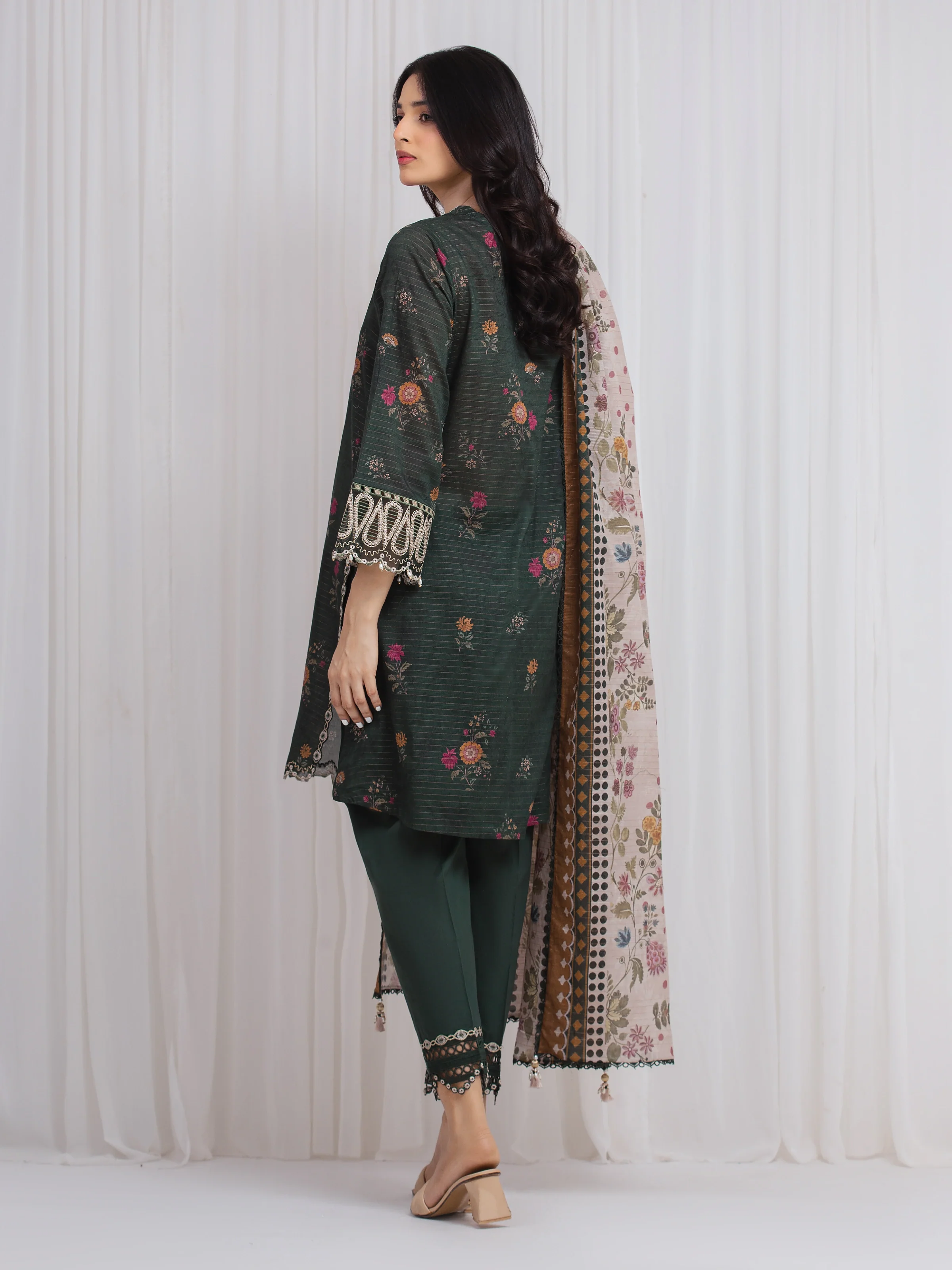 Embroidered Zari Lawn Suit - EWU6V23-33403-3P - Image 6