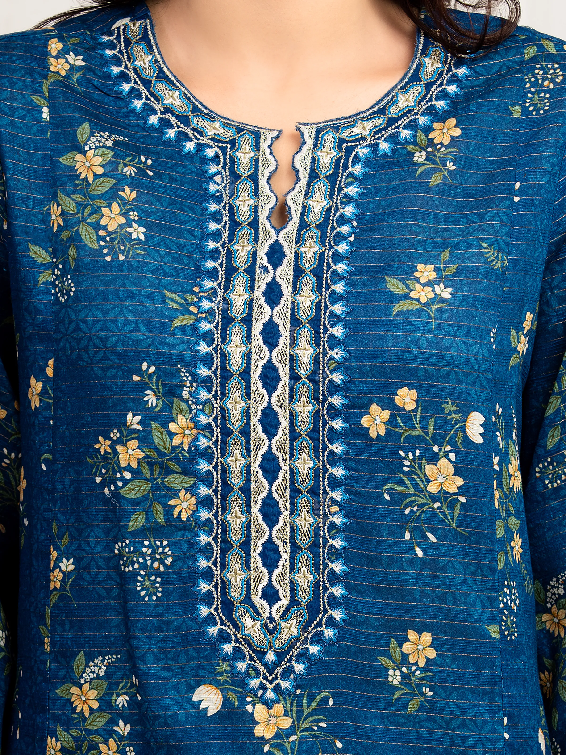 Embroidered Zari Lawn Suit - EWU6V23-33404-3P - Image 3