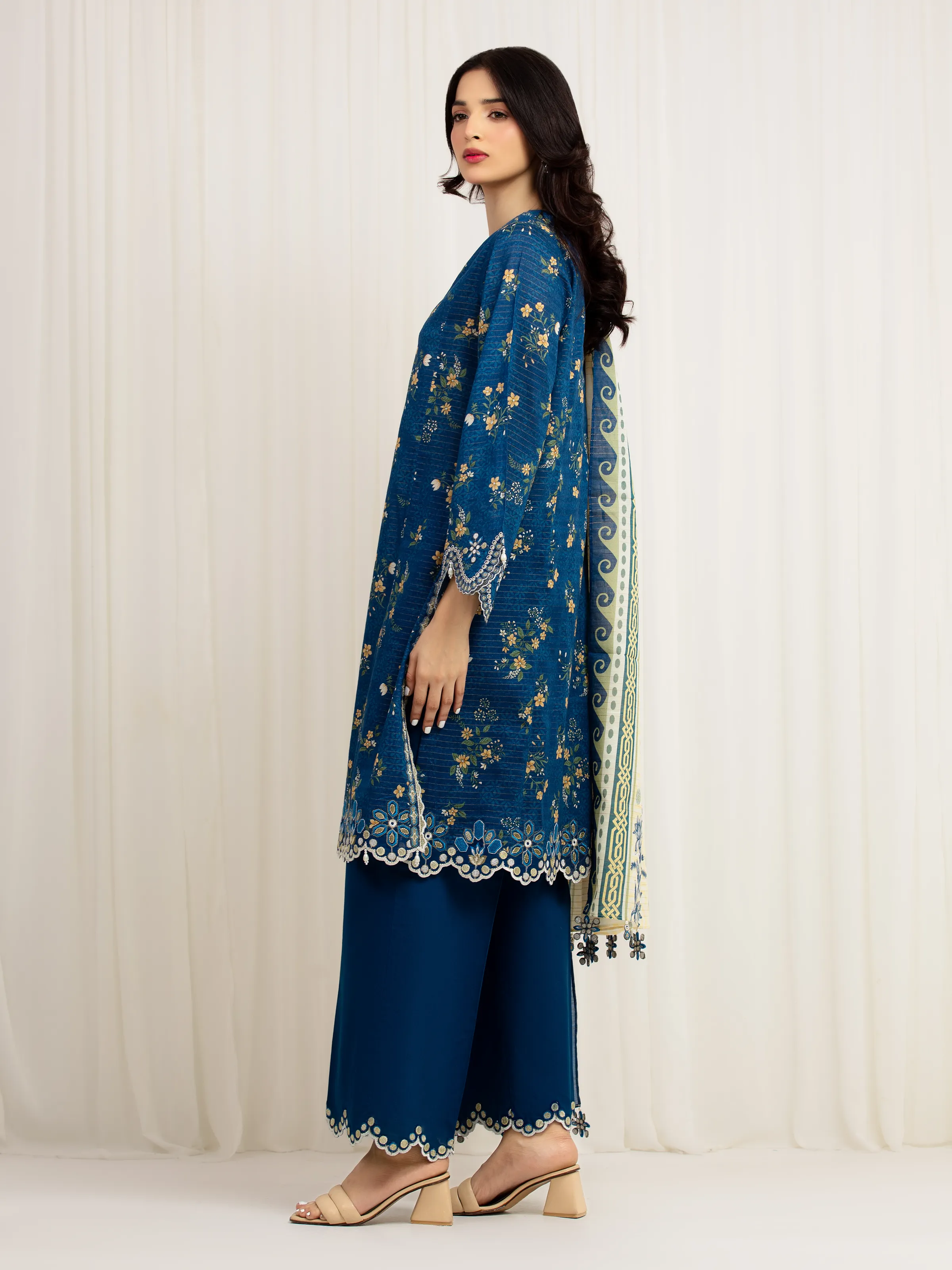 Embroidered Zari Lawn Suit - EWU6V23-33404-3P - Image 5