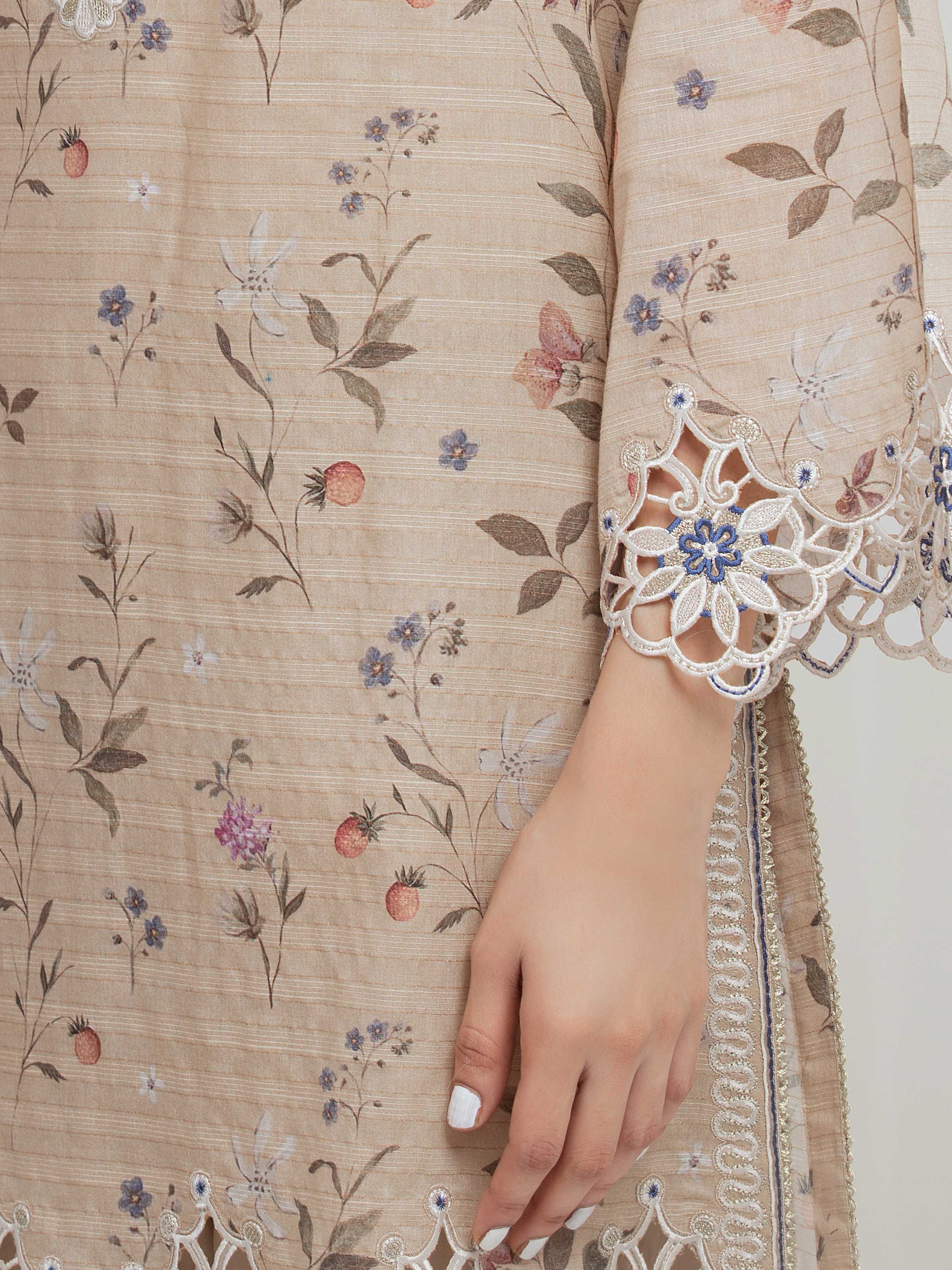 Embroidered Zari Lawn Suit - EWU6V23-33406-3P - Image 4