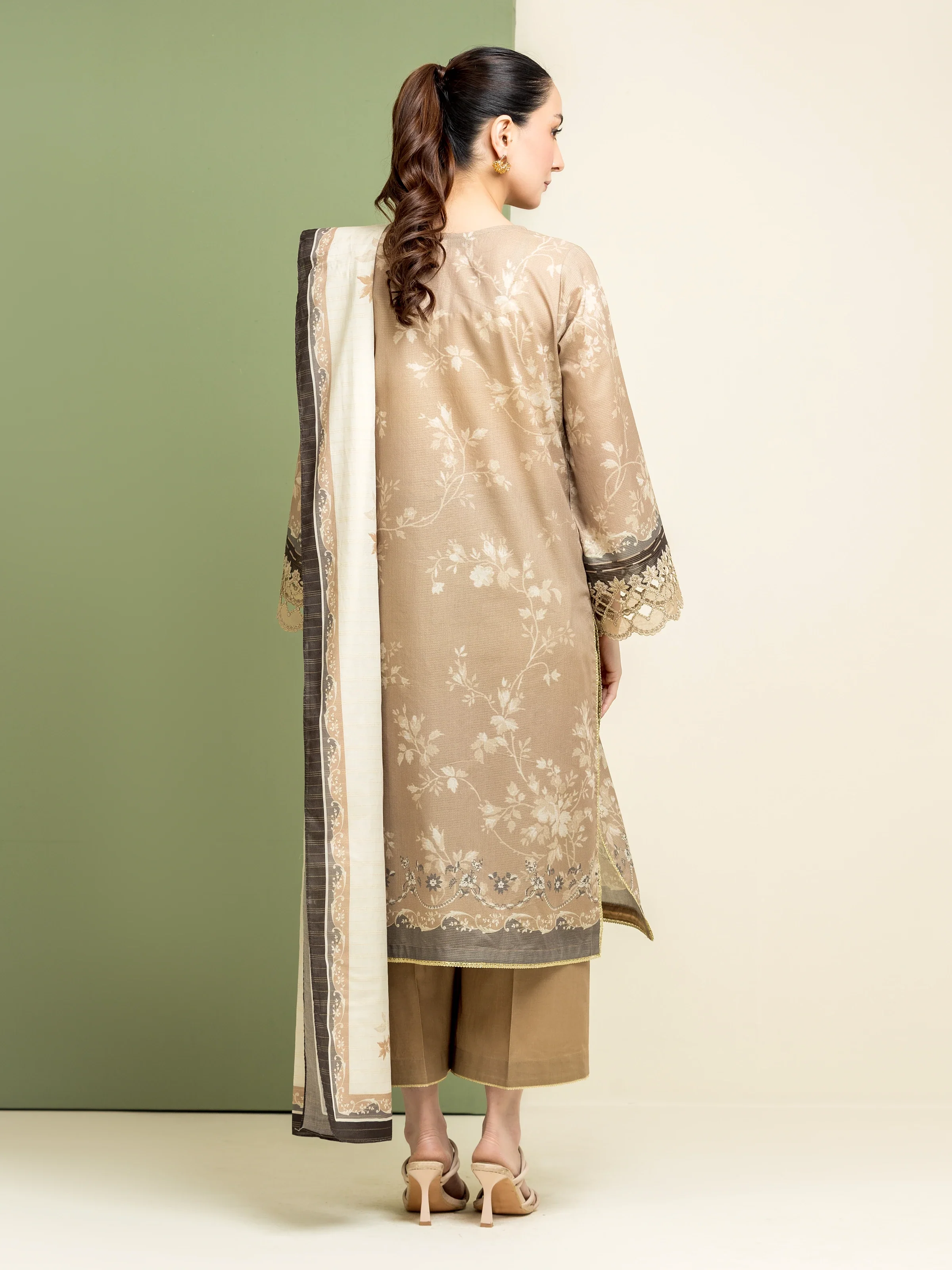 Embroidered Lawn Suit - EWU5V1-31202-3P - Image 4
