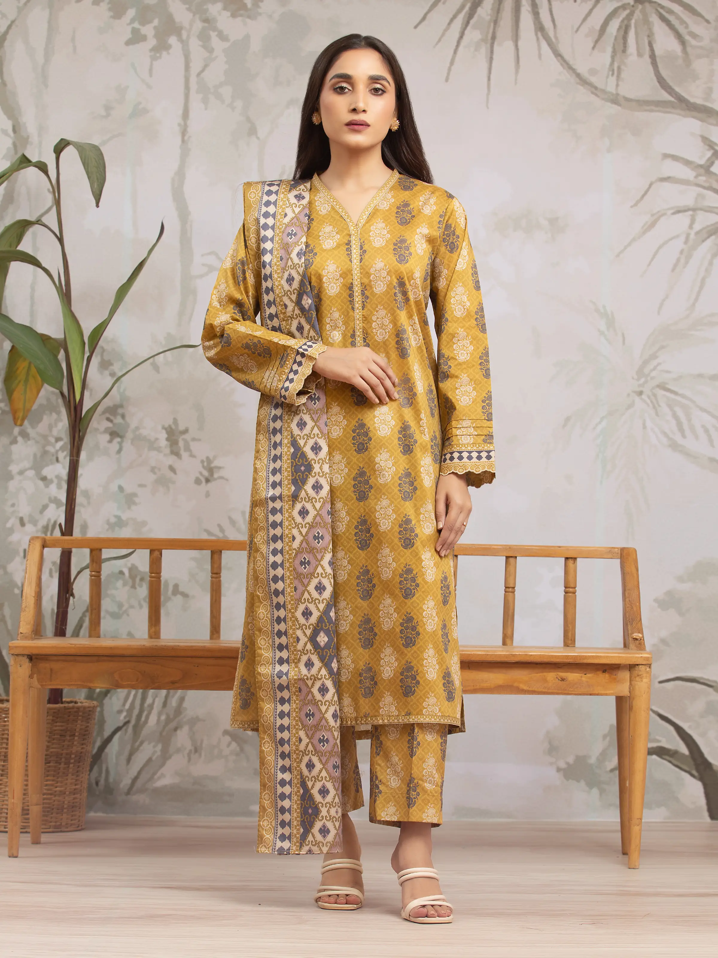 Printed Khaddar Suit - EWU24A3-29617-3P