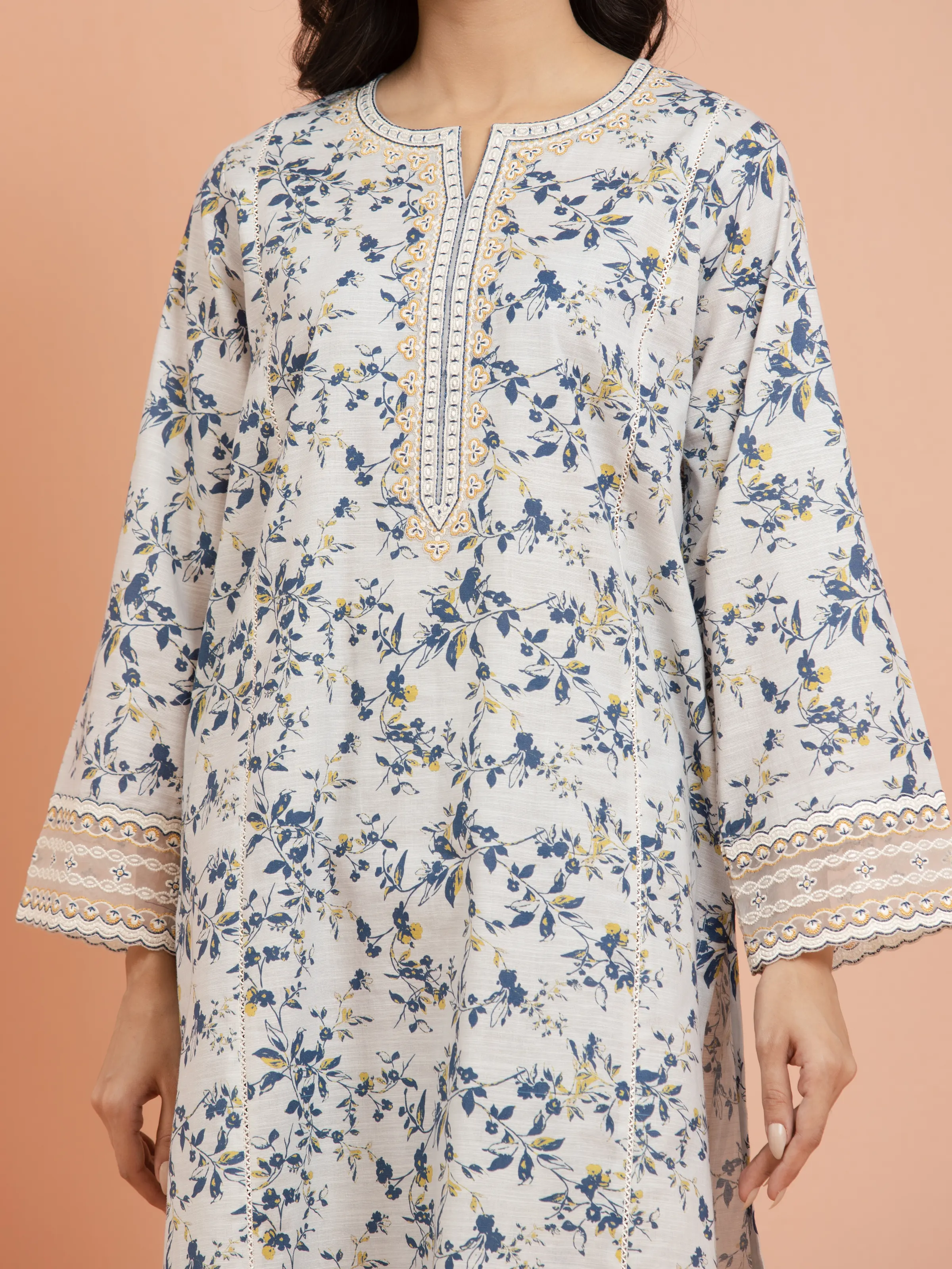 Embroidered Khaddar Suit - EWU24V11-30195-3P - Image 4