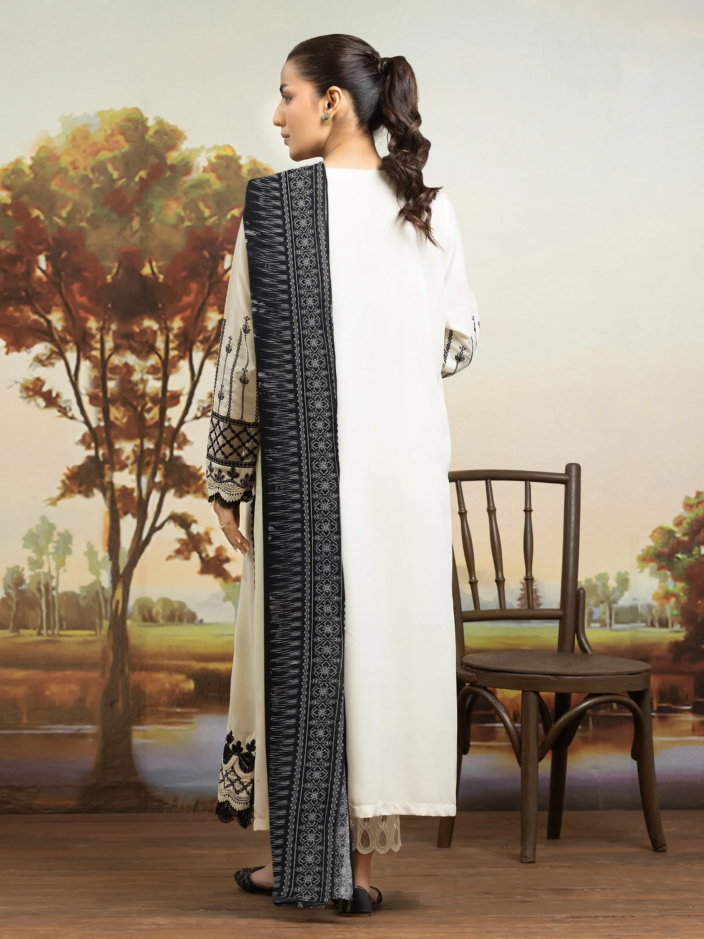 Embroidered Khaddar Suit - EWU24V11-30304-3P - Image 5