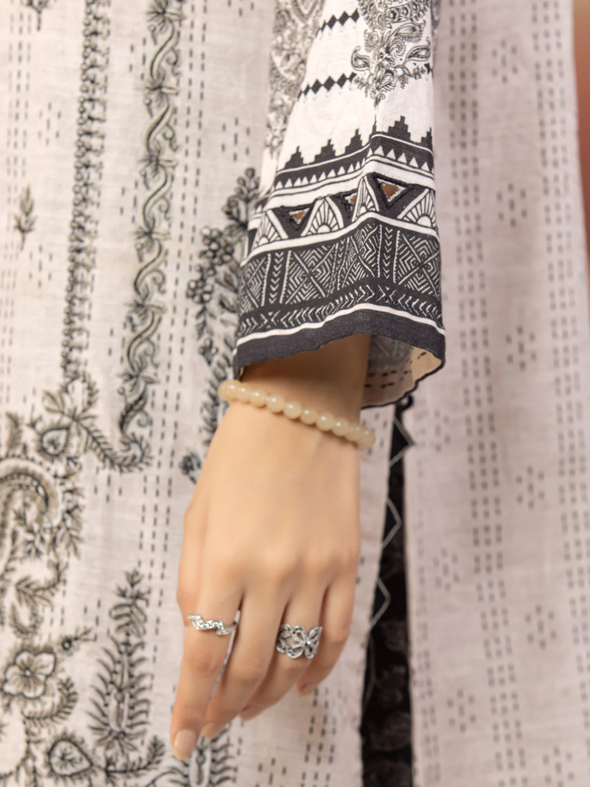 Embroidered Khaddar Shirt - EWU22V11-25034S - Image 8