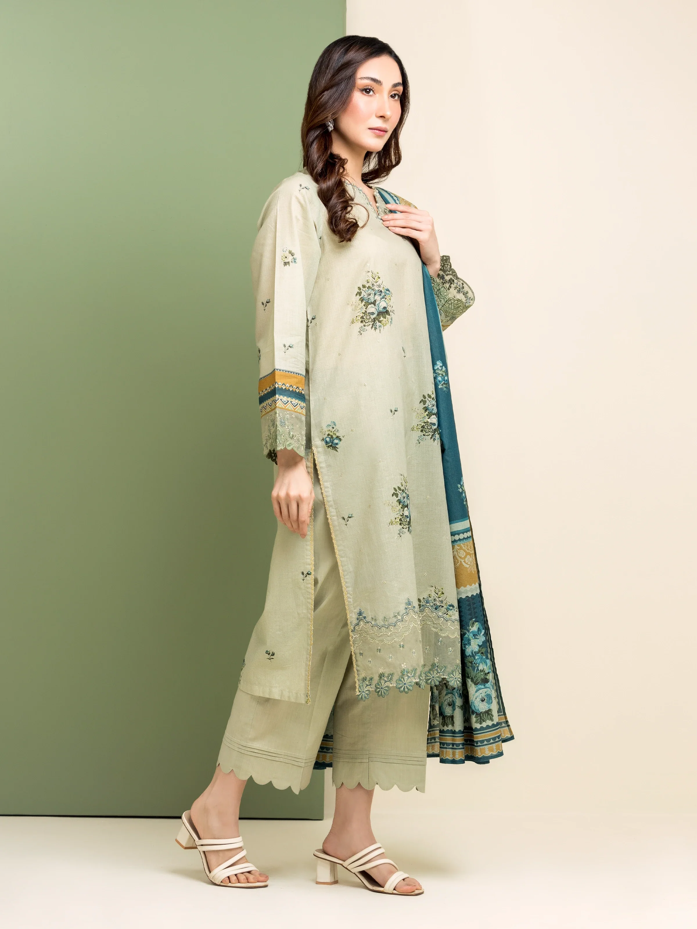 Embroidered Lawn Suit - EWU5V1-31209-3P - Image 3