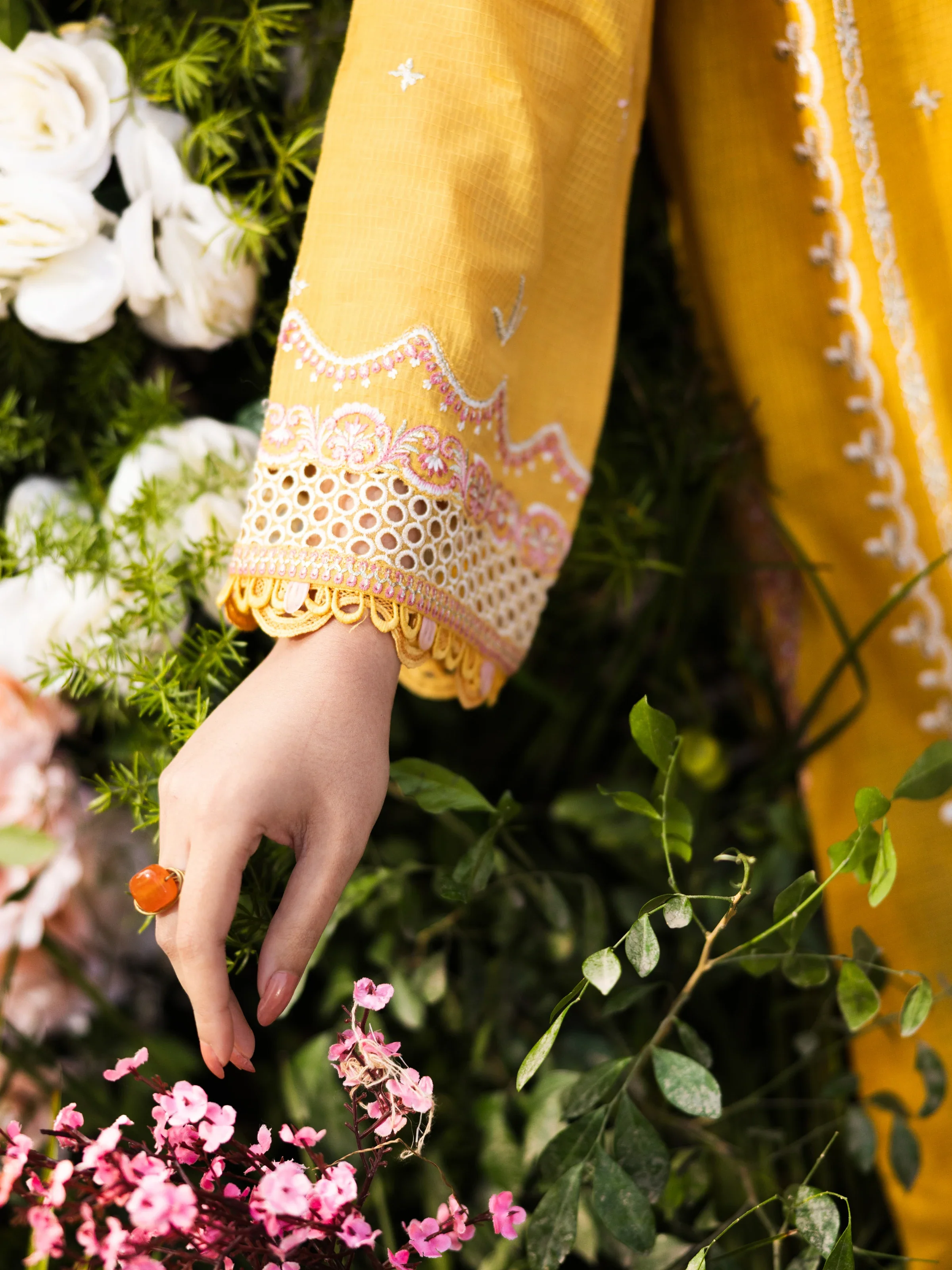 Embroidered Lawn Suit - EWU5V1-31232-3P - Image 4
