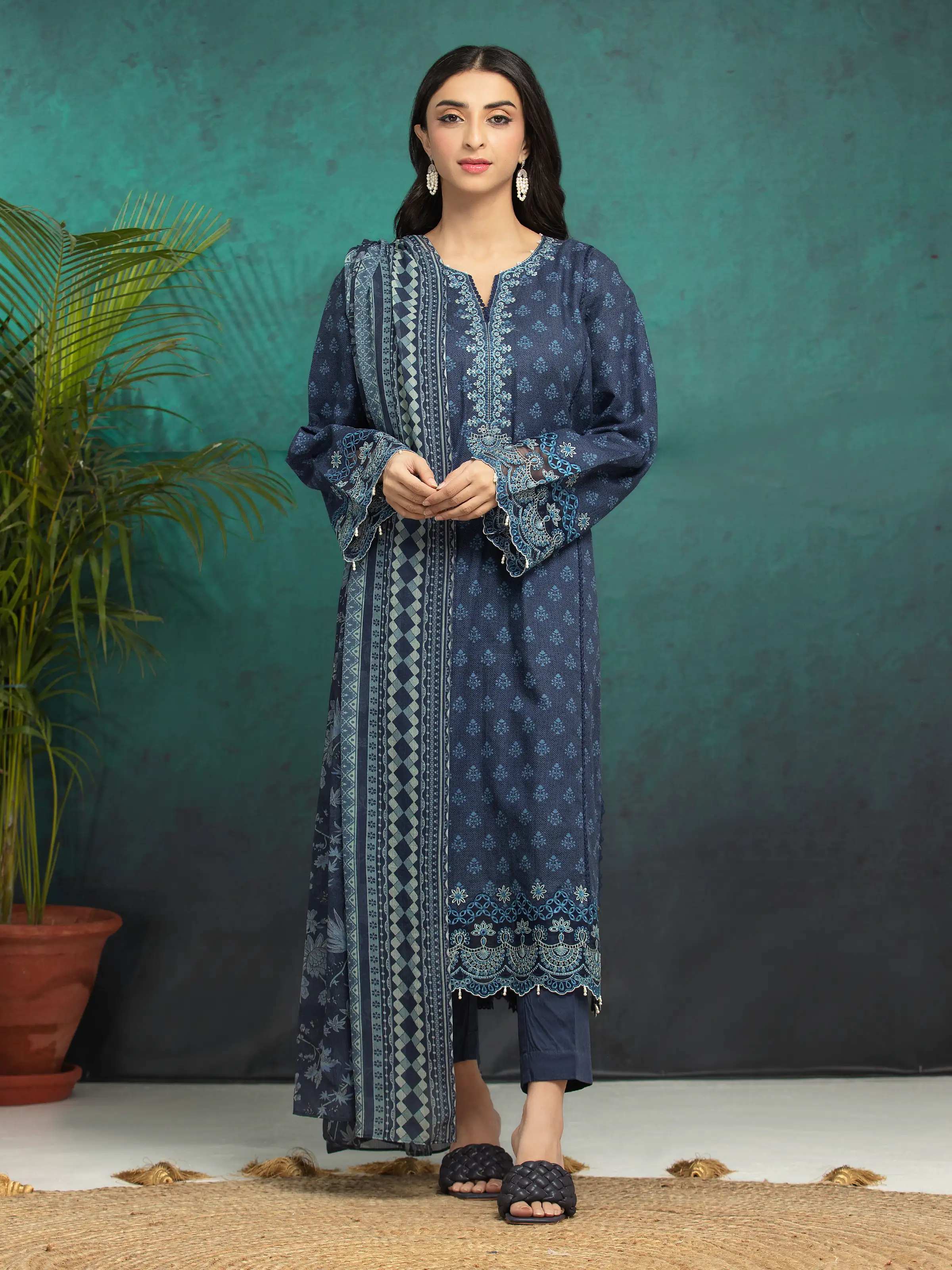 Embroidered Khaddar Suit - EWU24V11-30182-3P