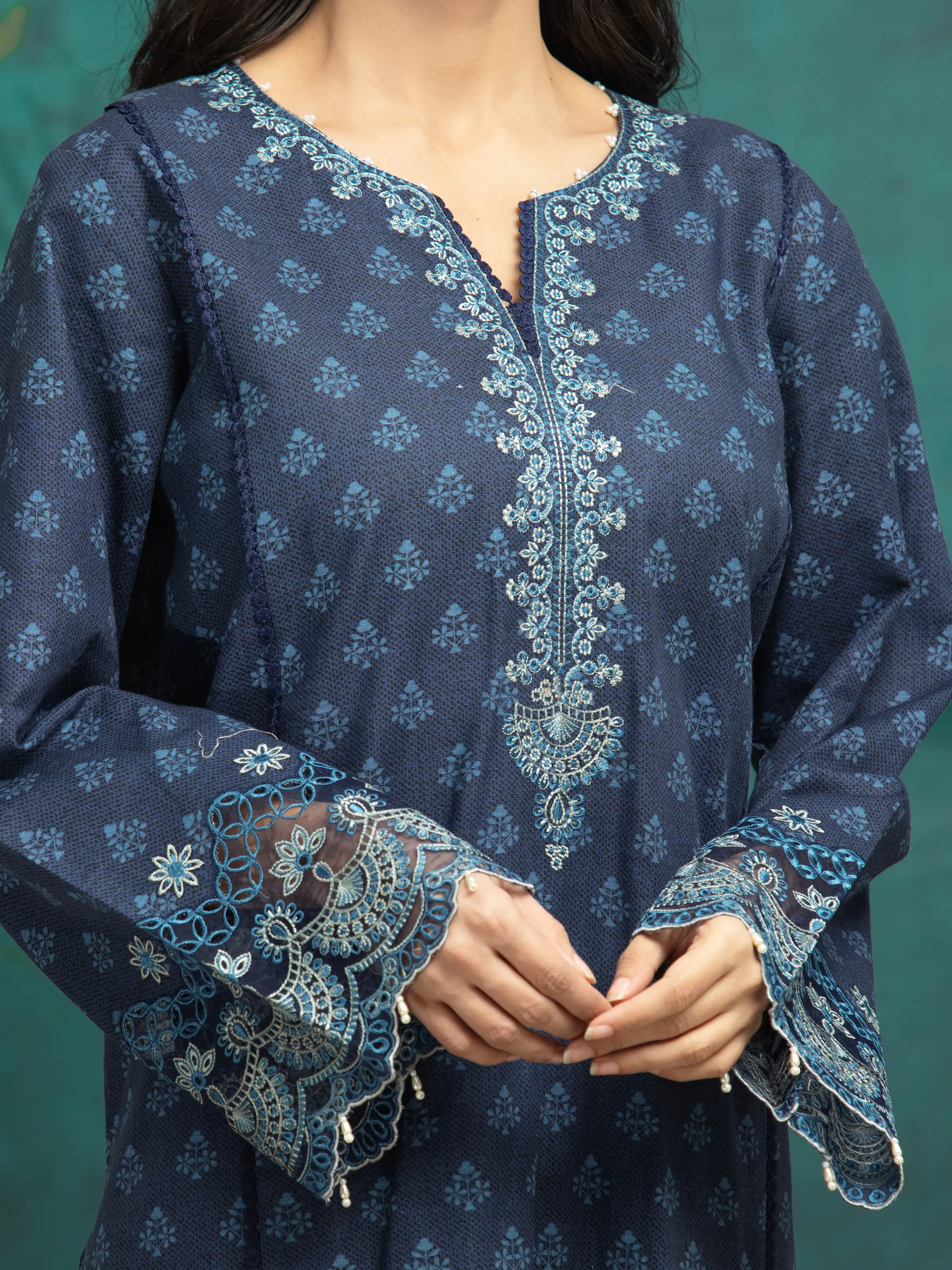 Embroidered Khaddar Suit - EWU24V11-30182-3P - Image 3
