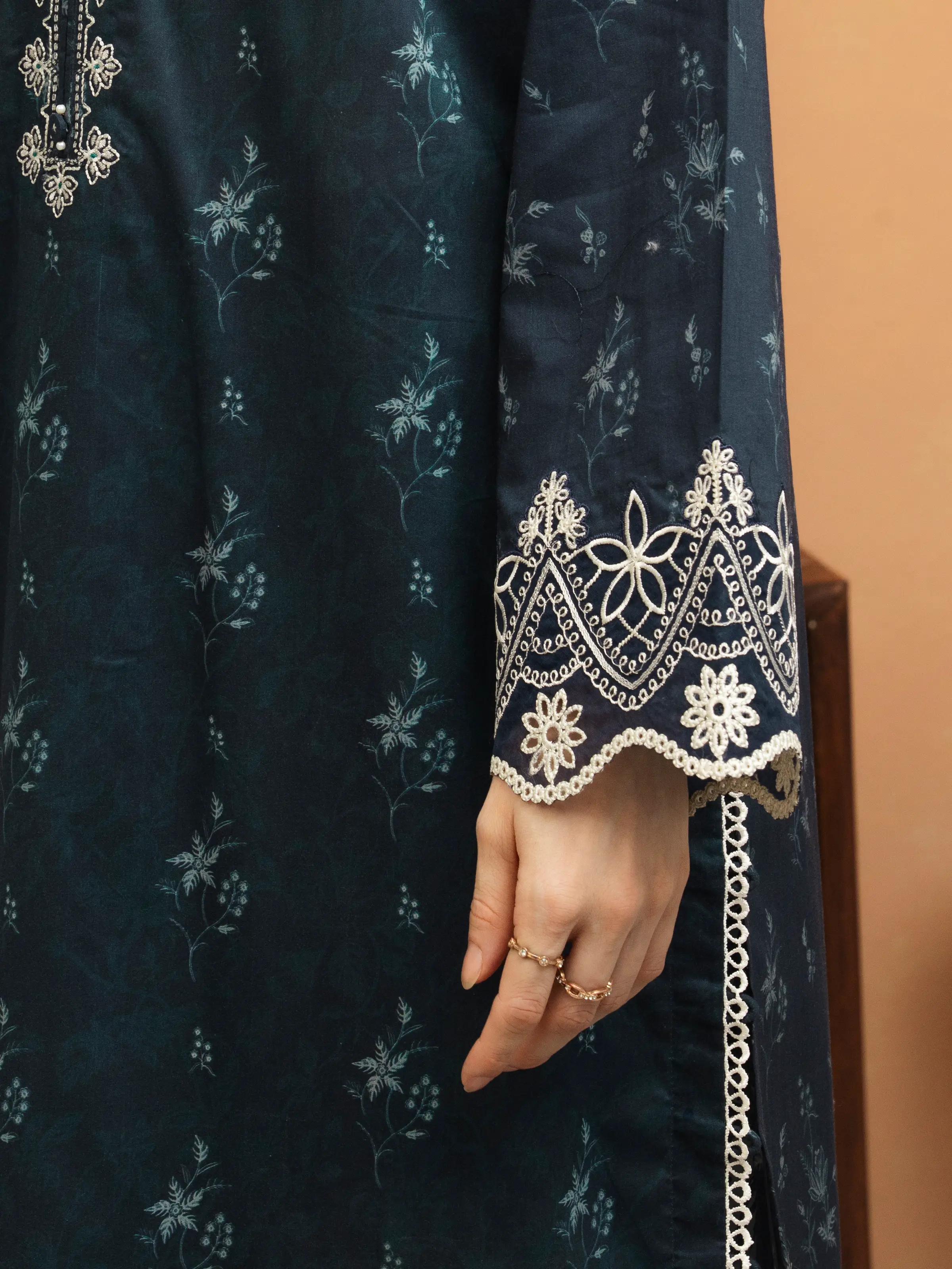 Embroidered Lawn Suit - EWU5V1-31413-3P - Image 5