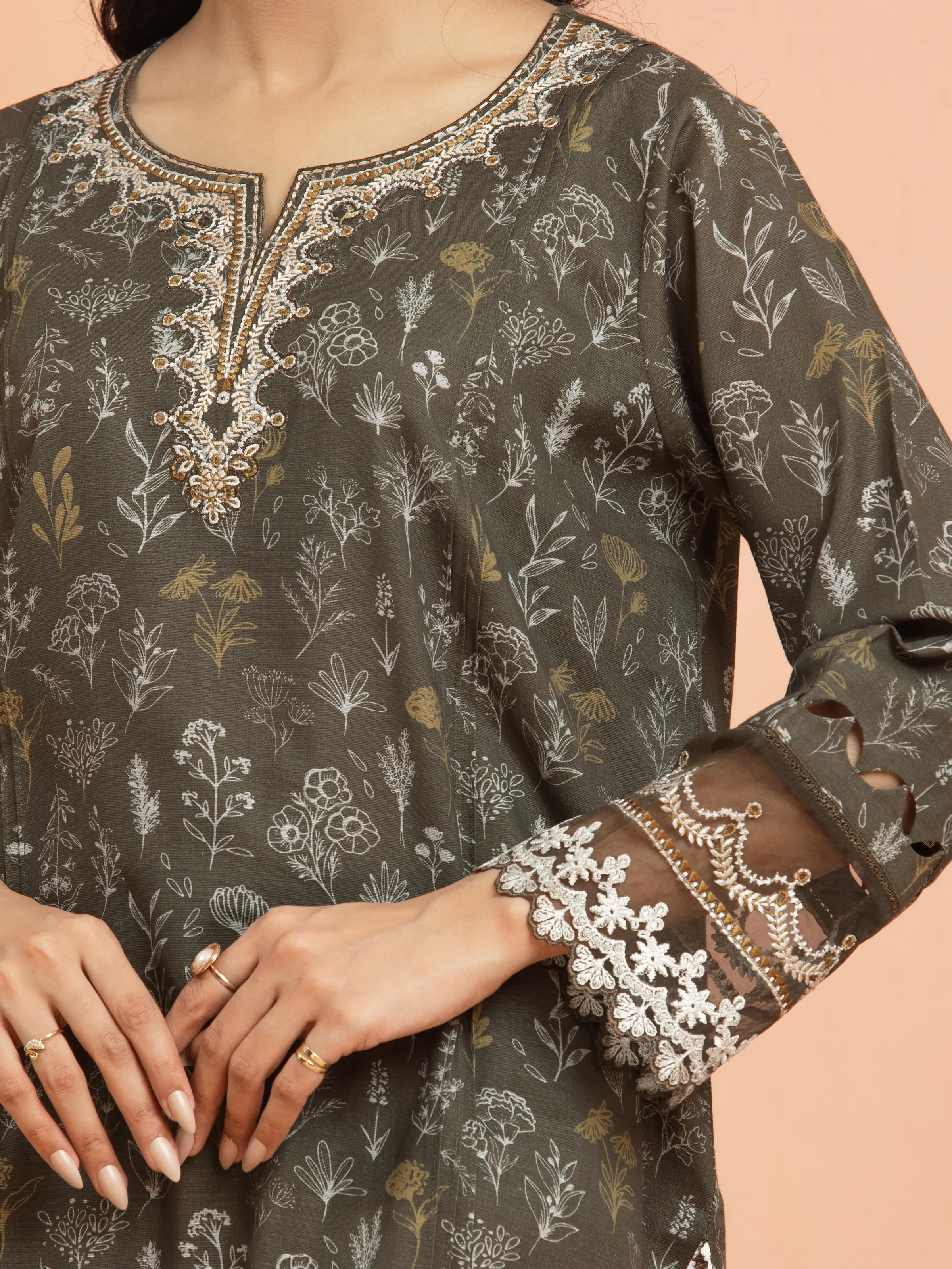 Embroidered Khaddar Suit - EWU24V11-30196-3P - Image 4