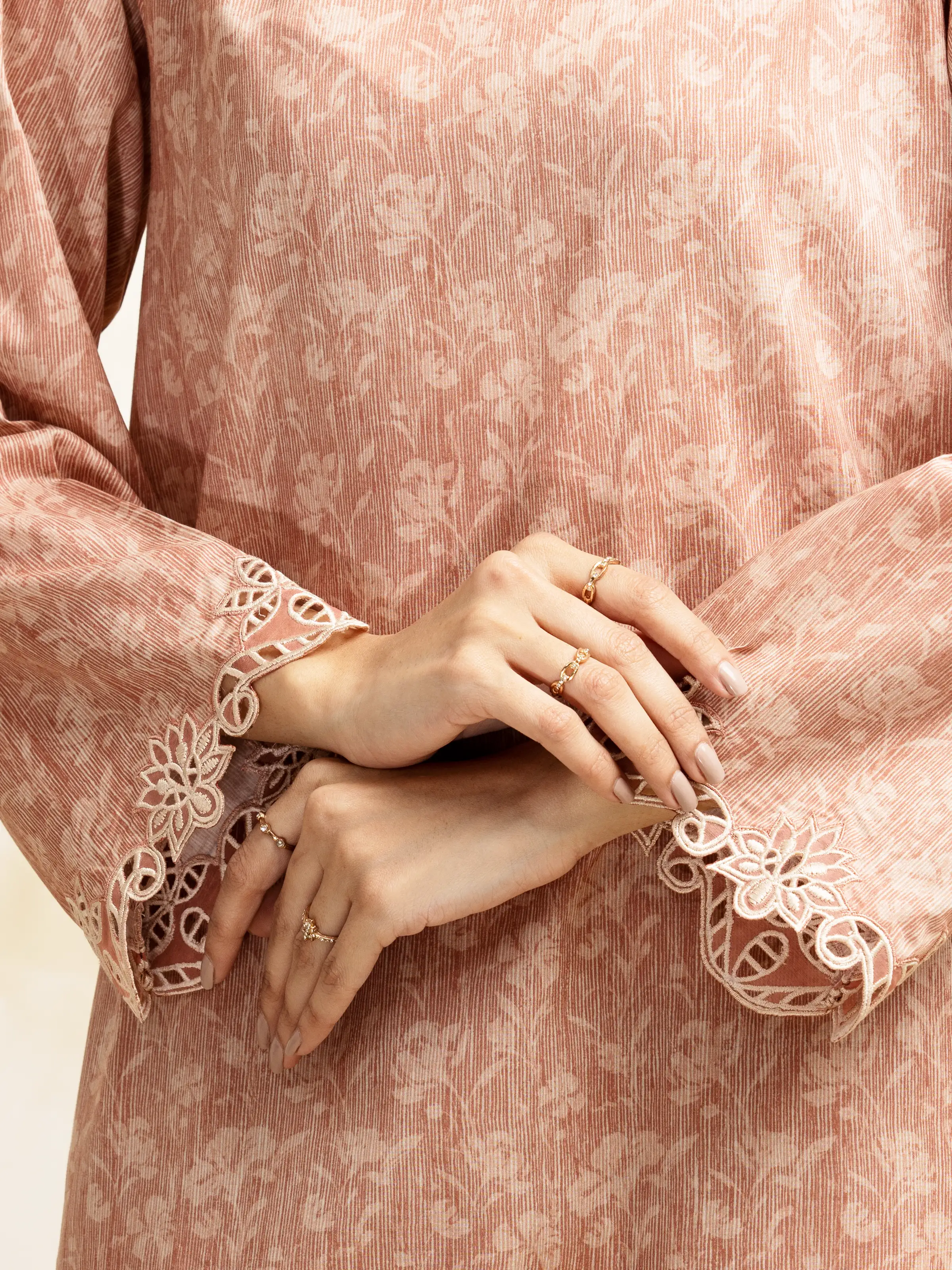 Embroidered Lawn Suit - EWU5V1-31096-3P - Image 5