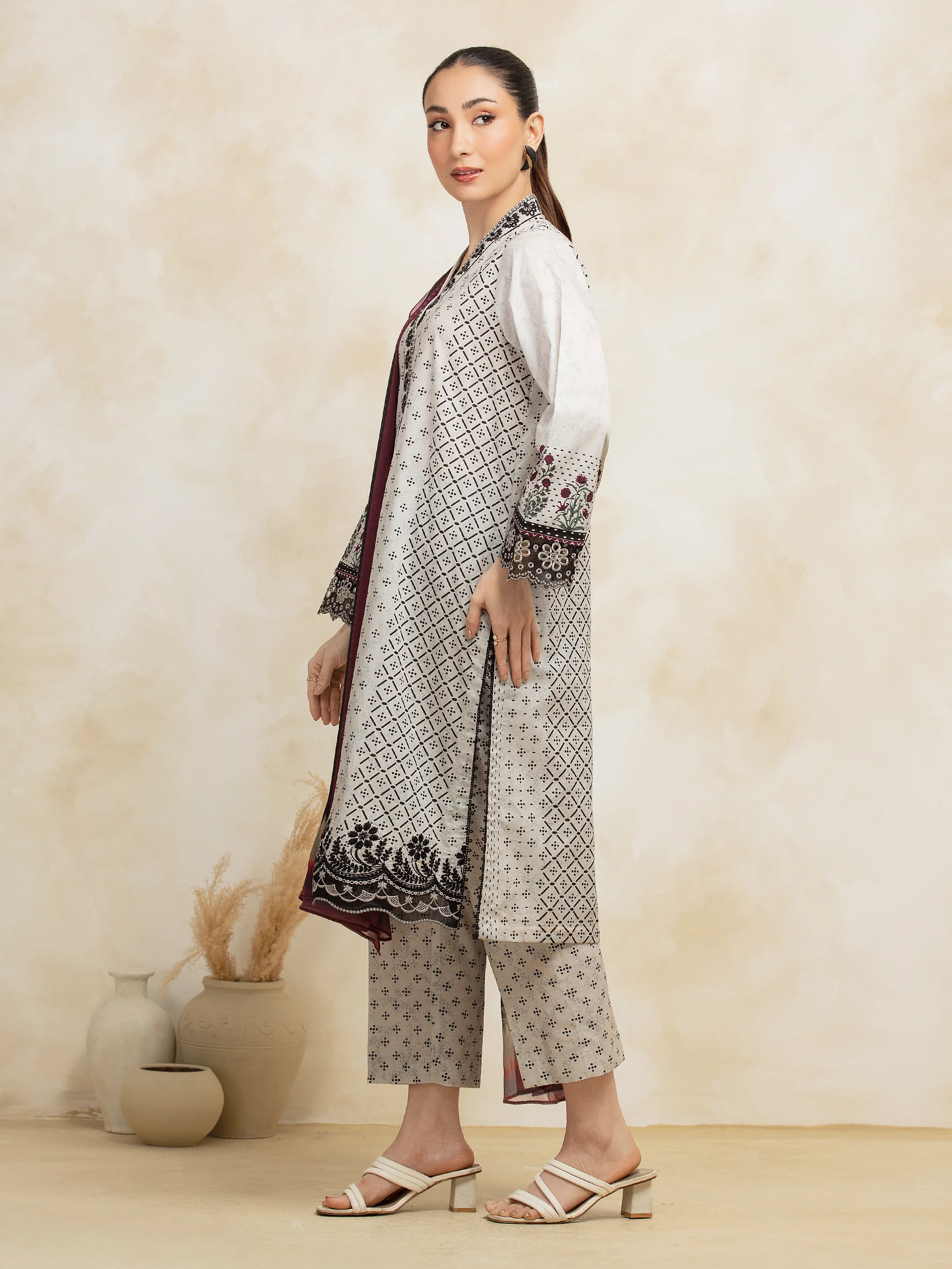 Embroidered Lawn Suit - EWU5V1-31088-3P - Image 4